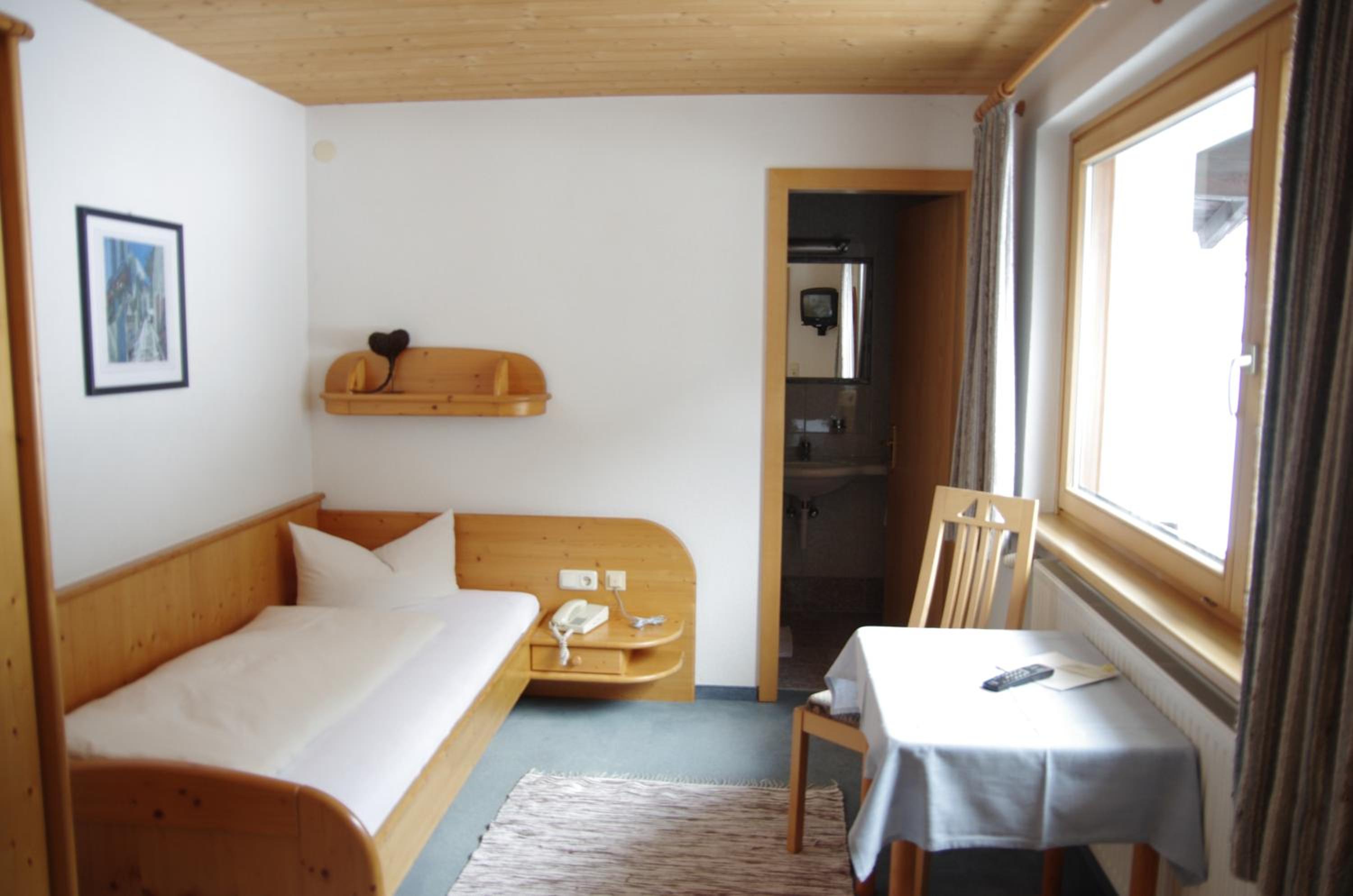 Single Room photo 2
