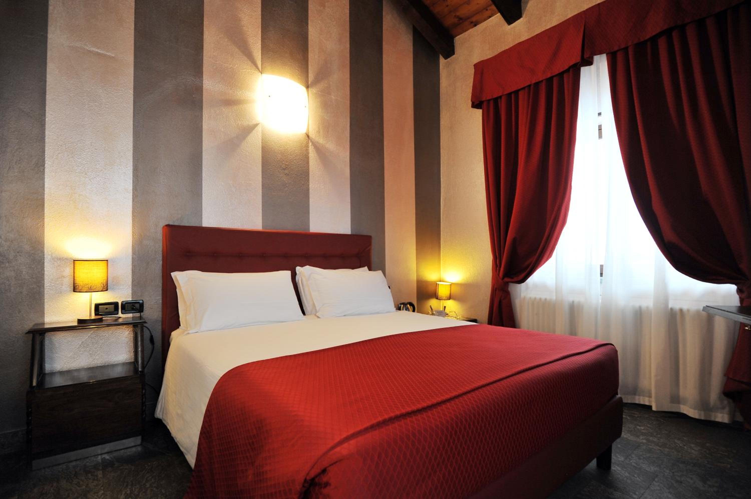 Double Room - Photo 11