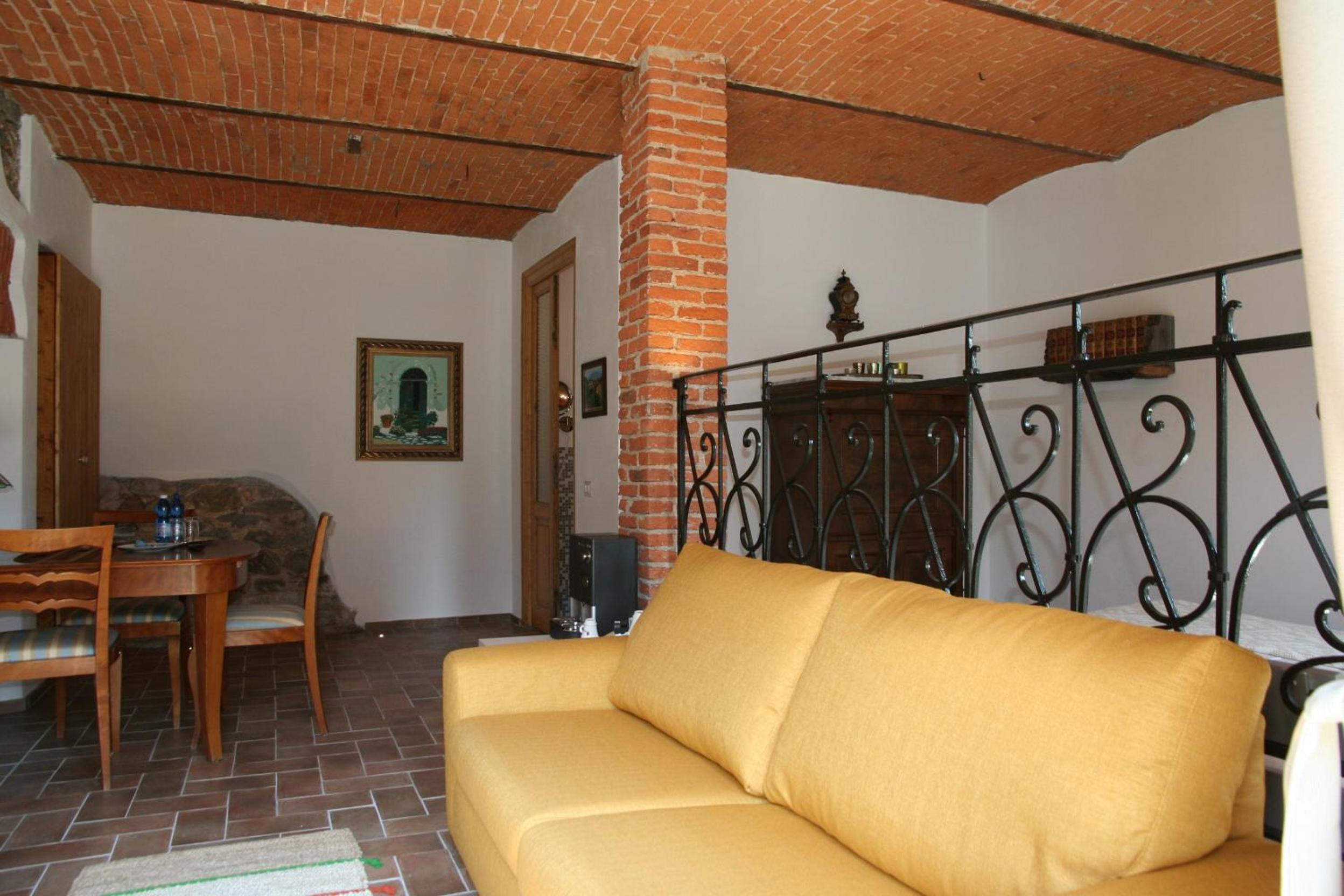 Deluxe Double Room - Photo 13