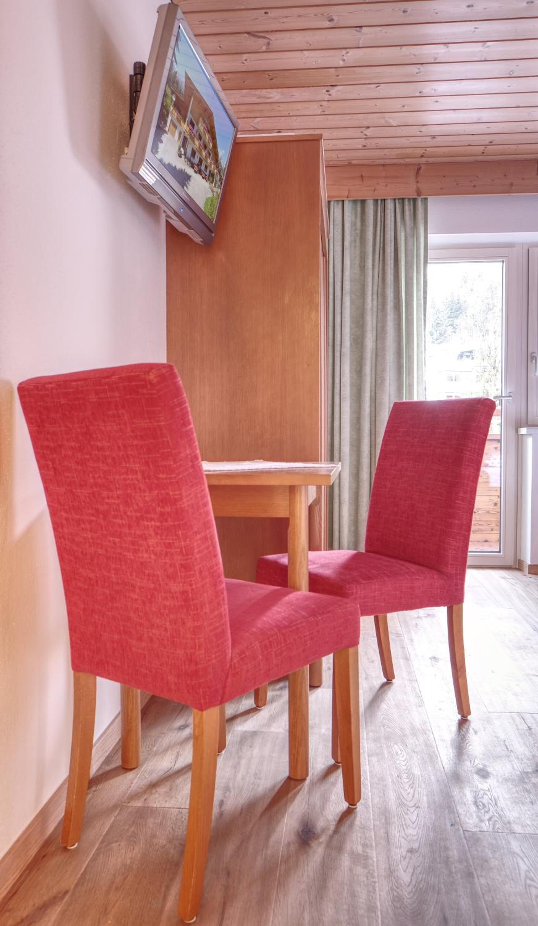 Deluxe Double Room with Balcony photo 2