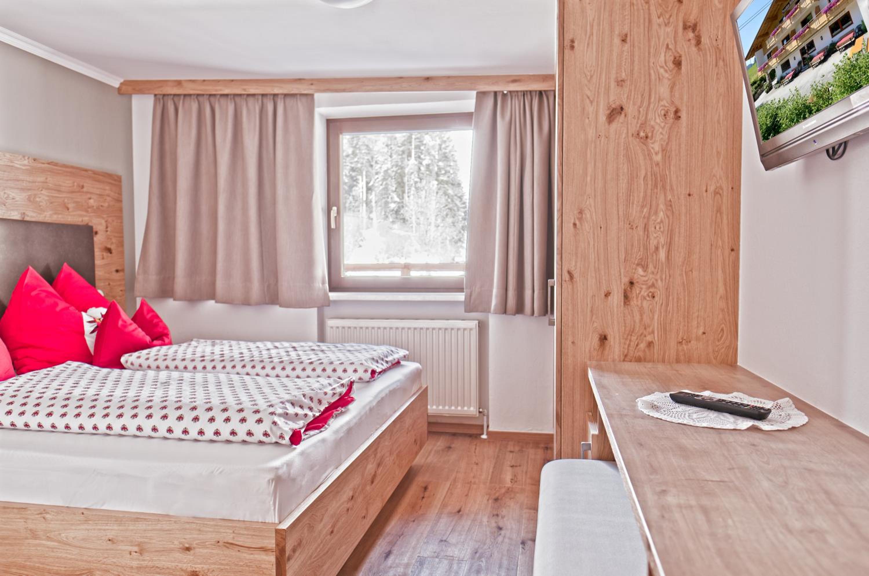 Economy Double Room photo 1