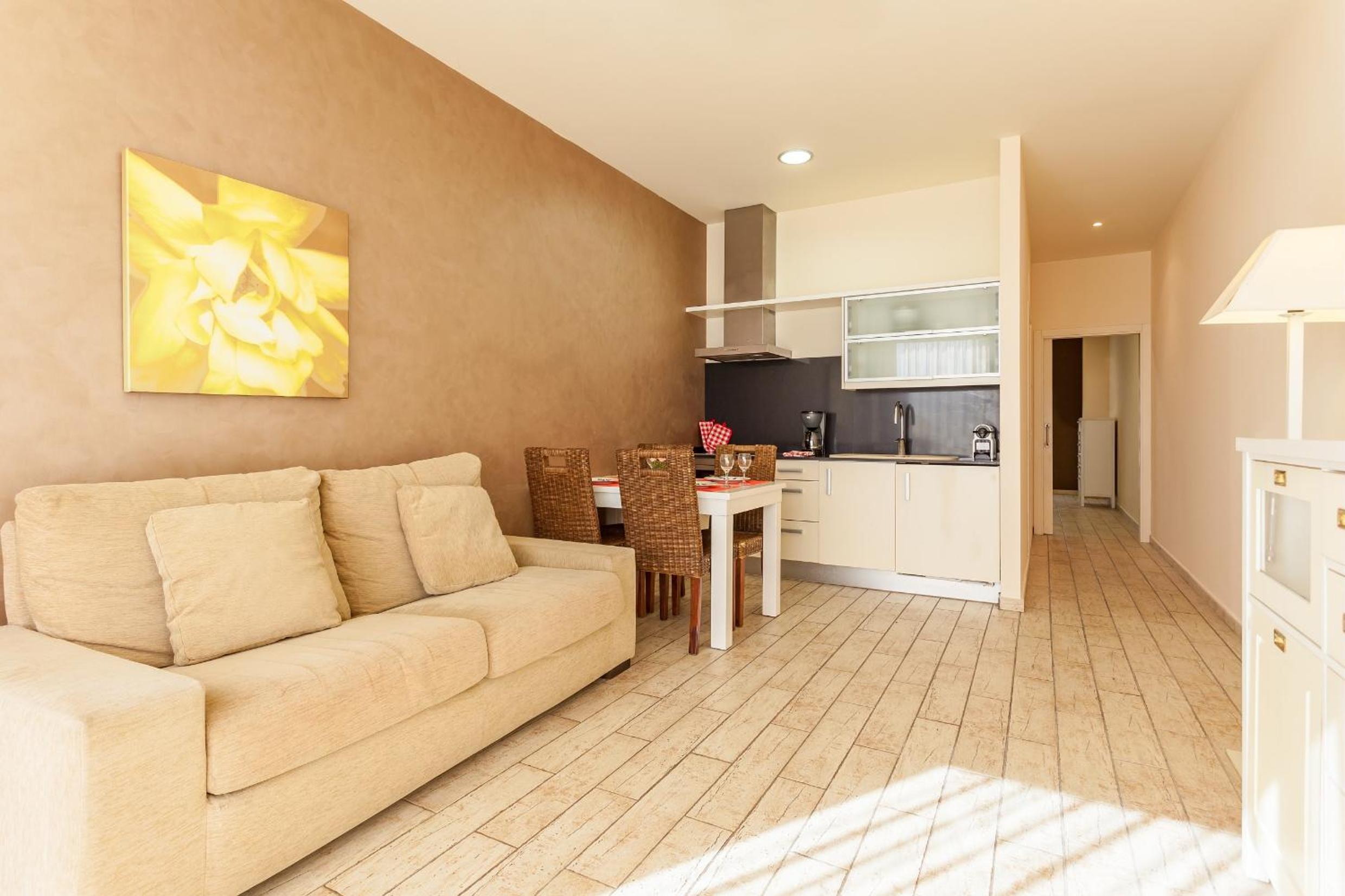 One-Bedroom Apartment - Beachfront photo 2