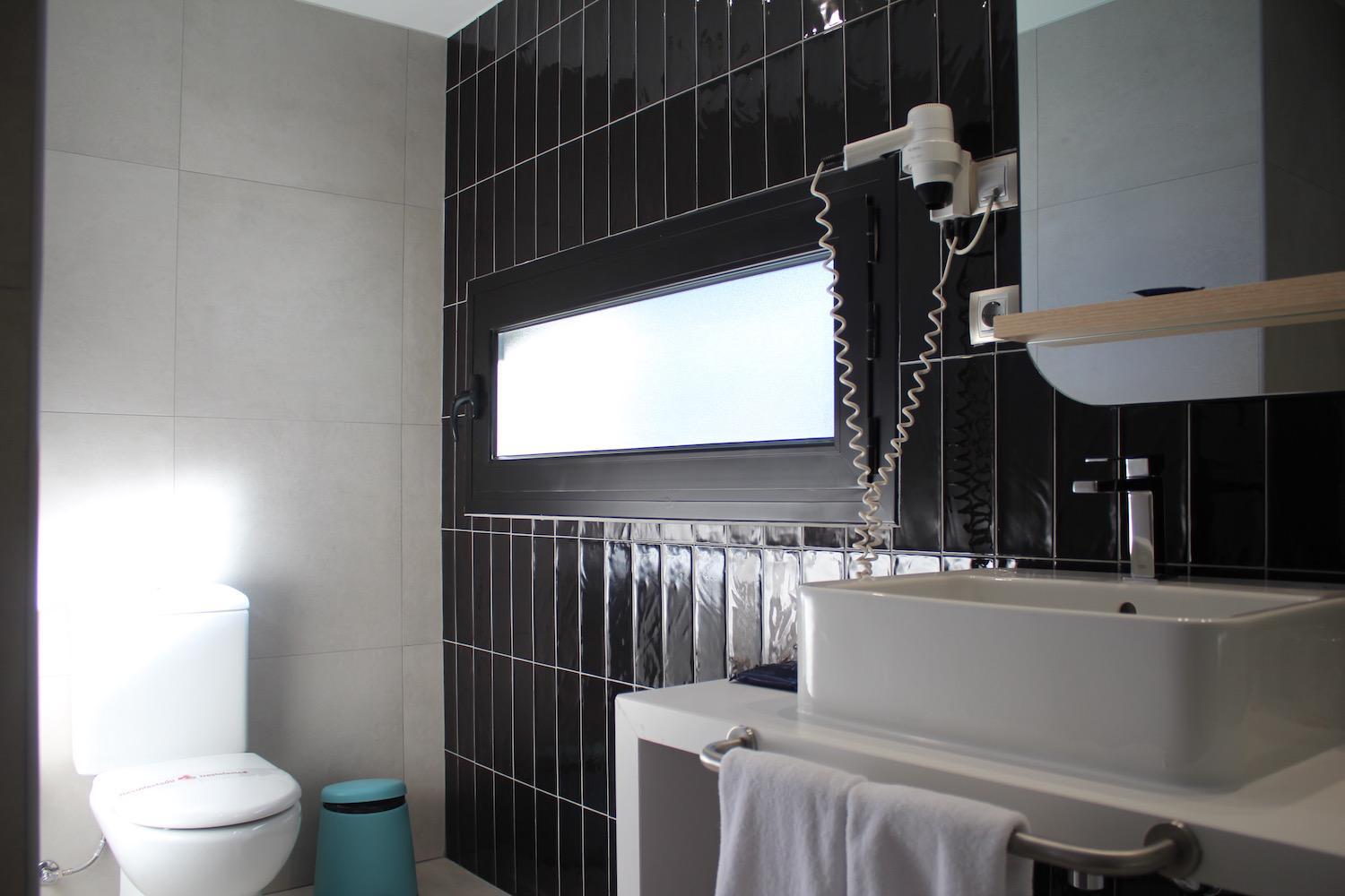 Standard Double or Twin Room photo 3