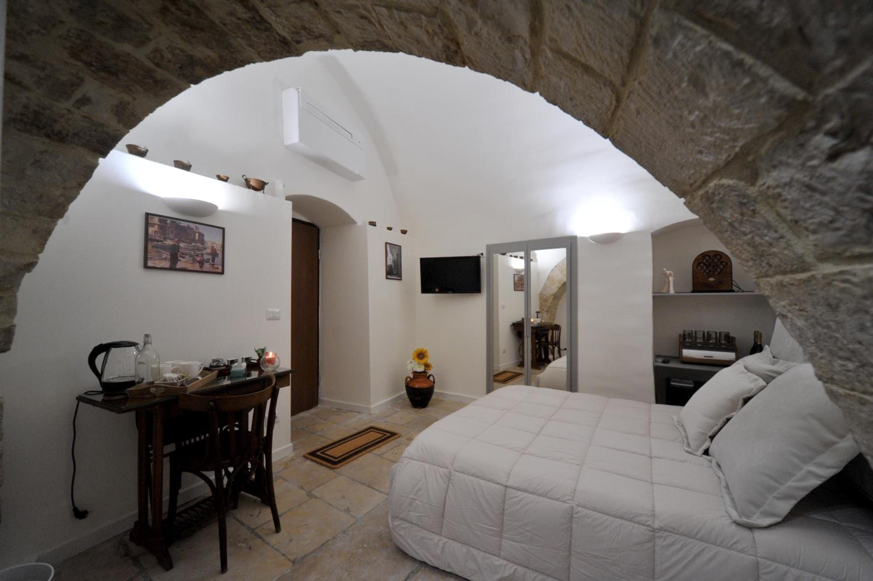 Comfort Triple Room with Shower - Photo 7