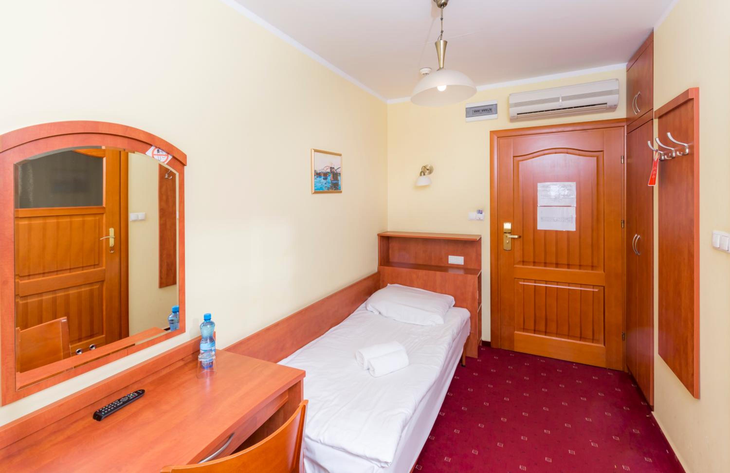 Single Room photo 2