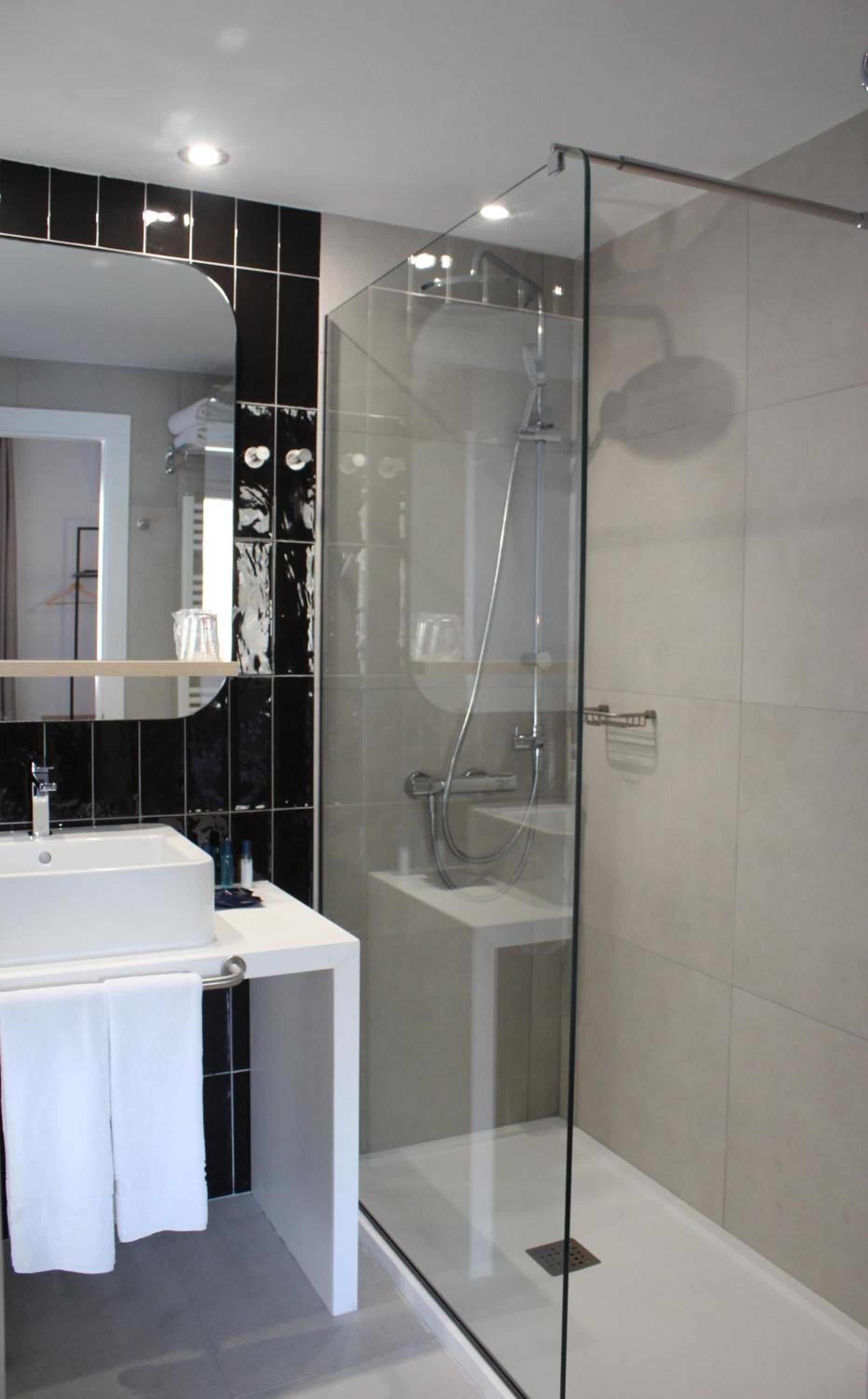 Standard Double or Twin Room photo 2