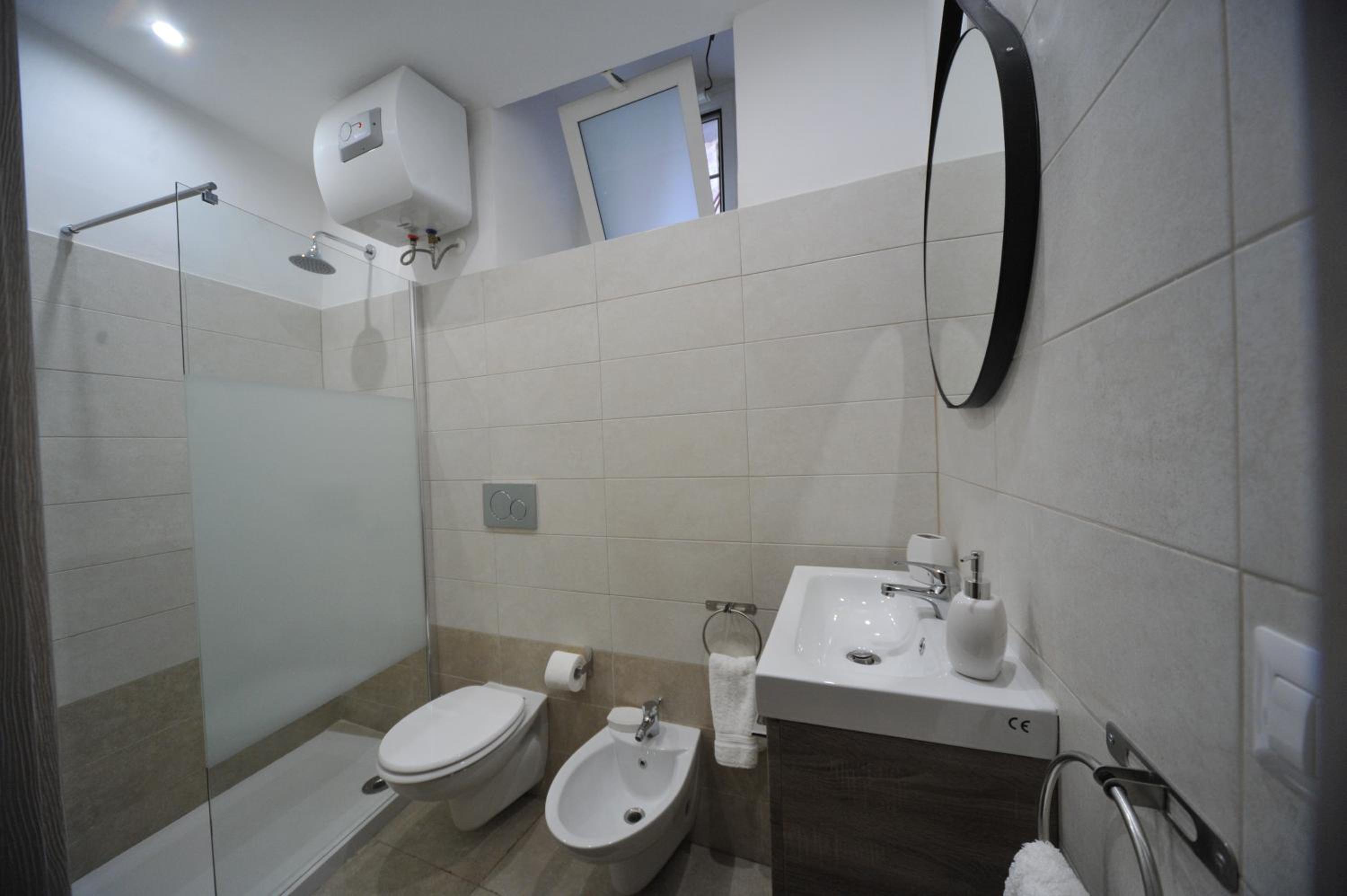 Comfort Triple Room with Shower - Photo 8