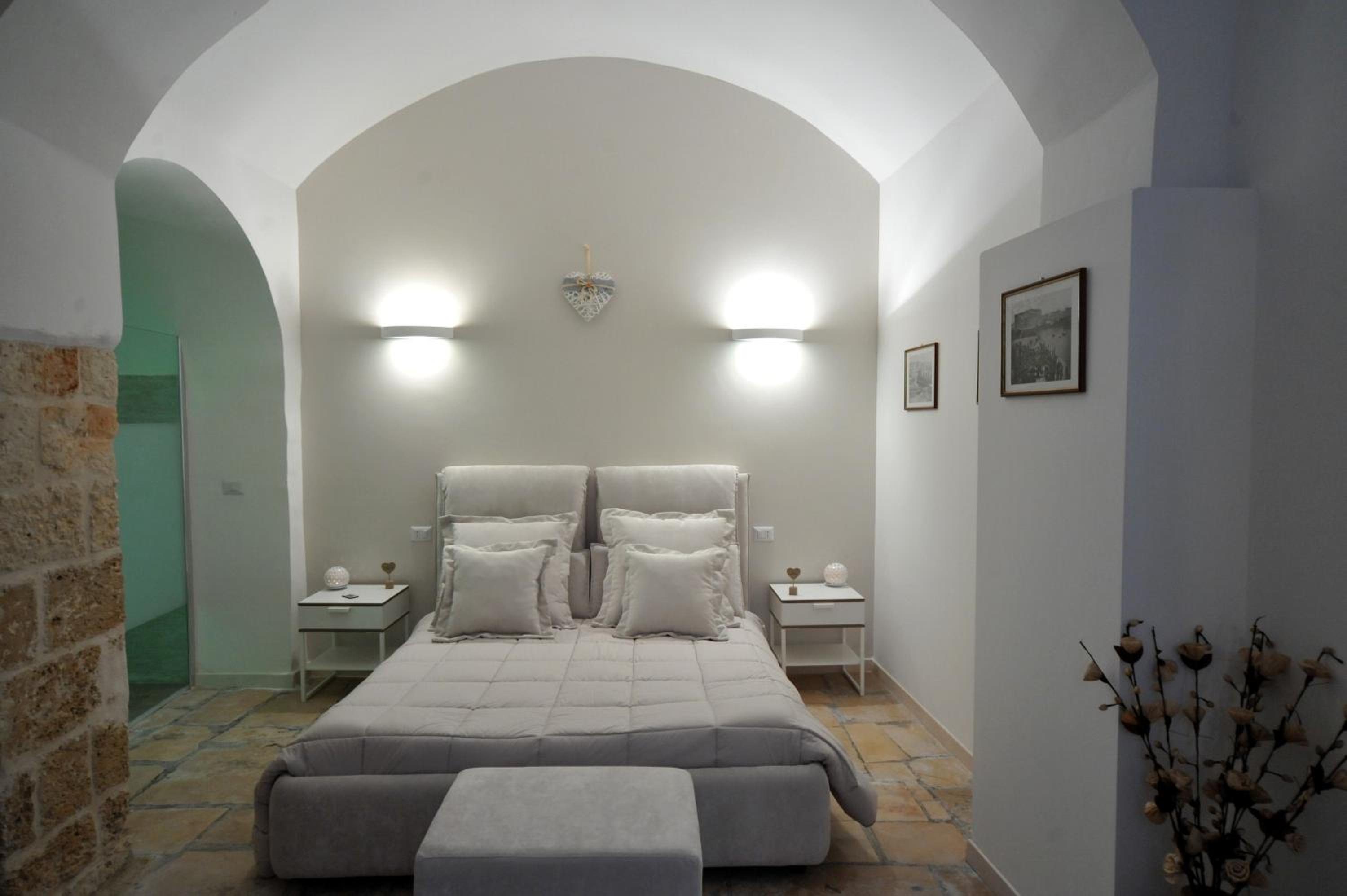 Deluxe Double Room with Shower - Photo 1