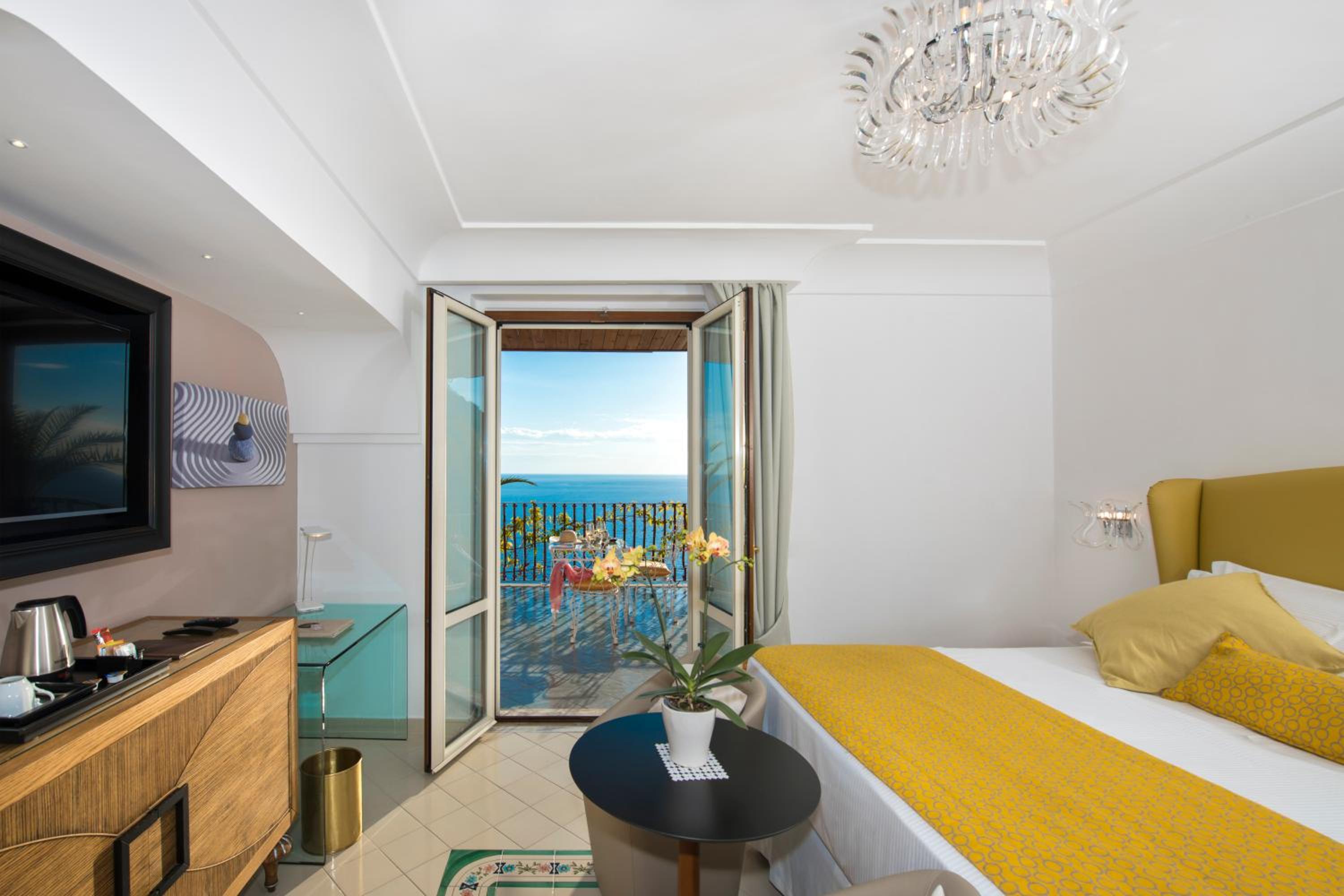 Deluxe Double Room with Sea View photo 3