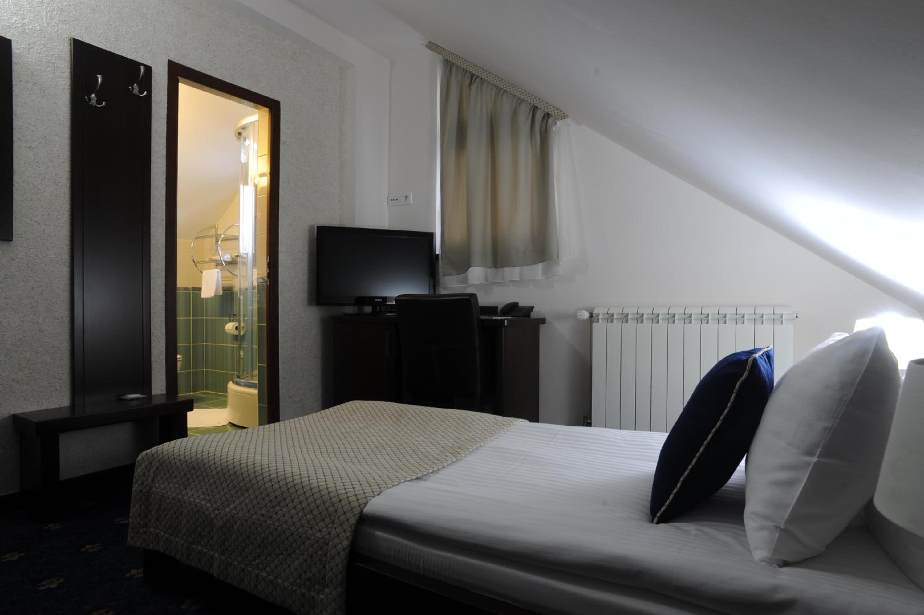 Single Room photo 3