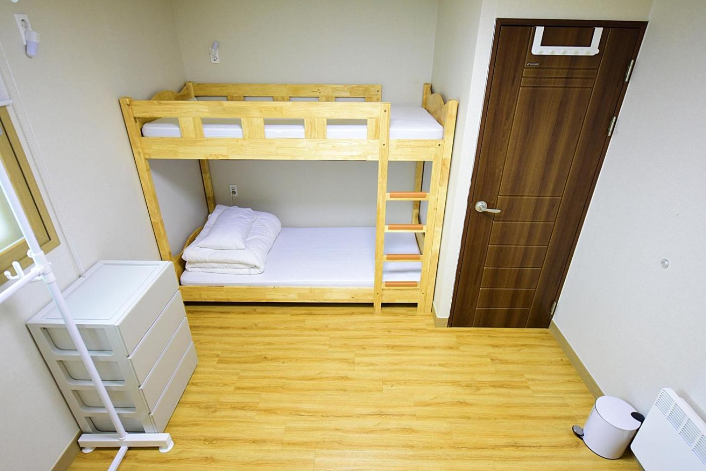 Bed in 4-Bed Male Dormitory Room photo 3