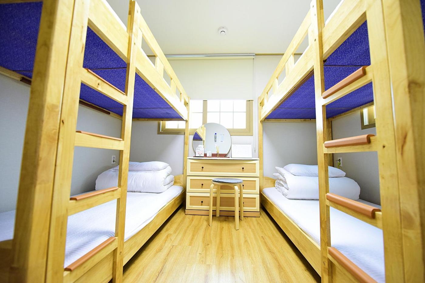 Bed in 4-Bed Male Dormitory Room photo 1