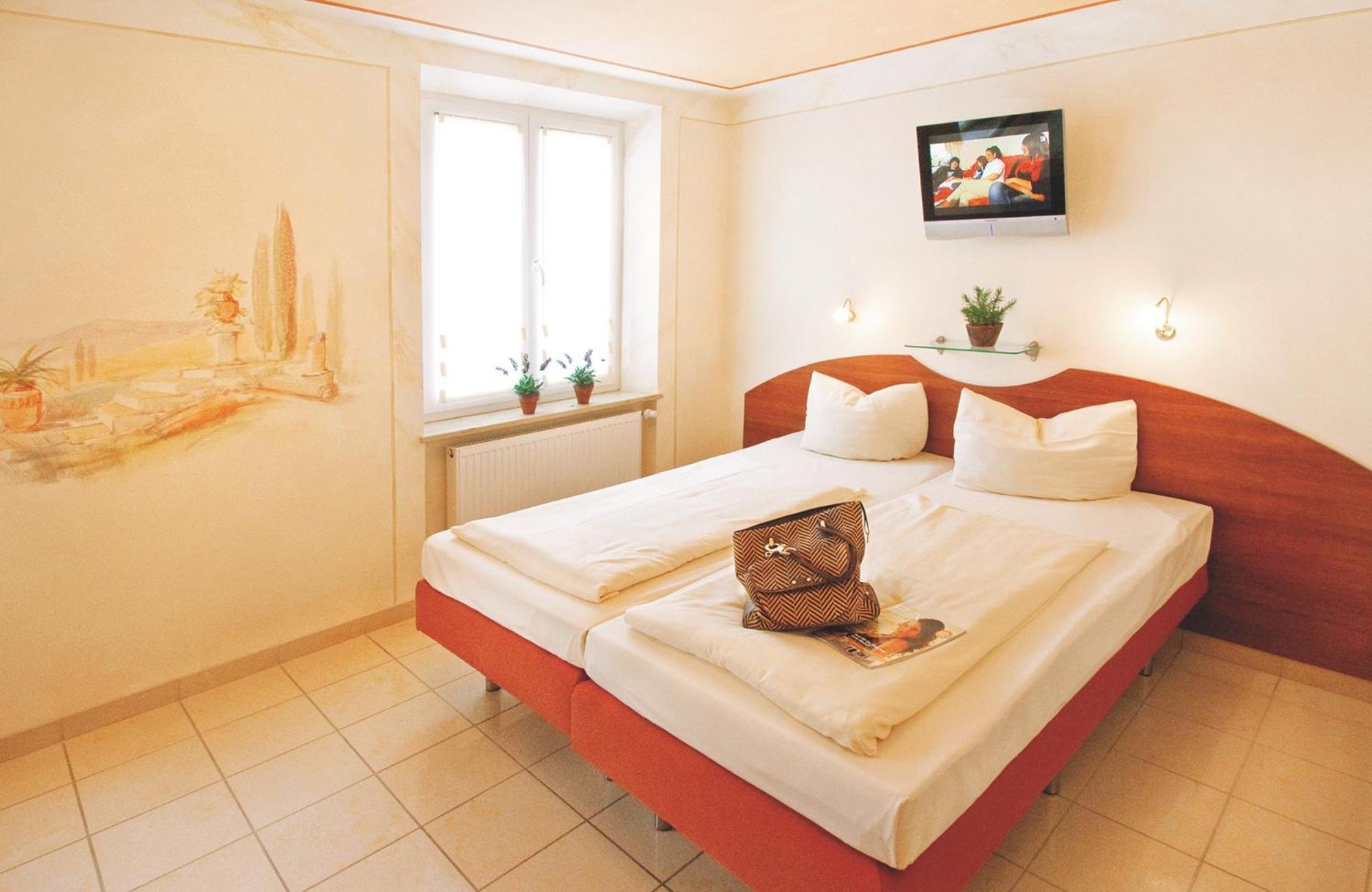 Double Room - Photo 6
