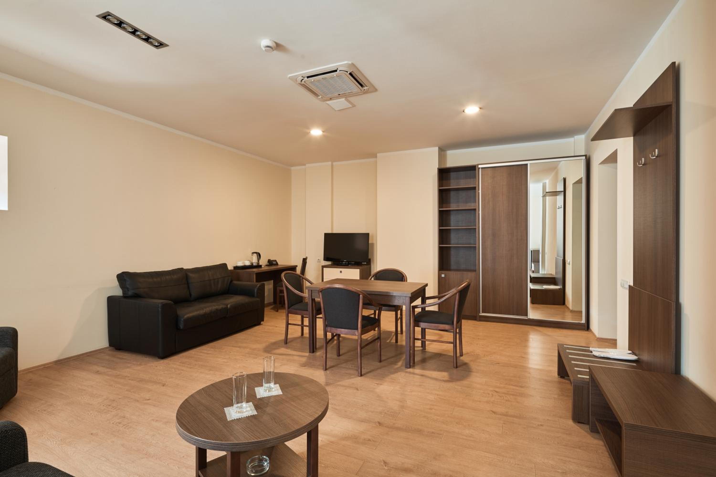 Suite photo 1