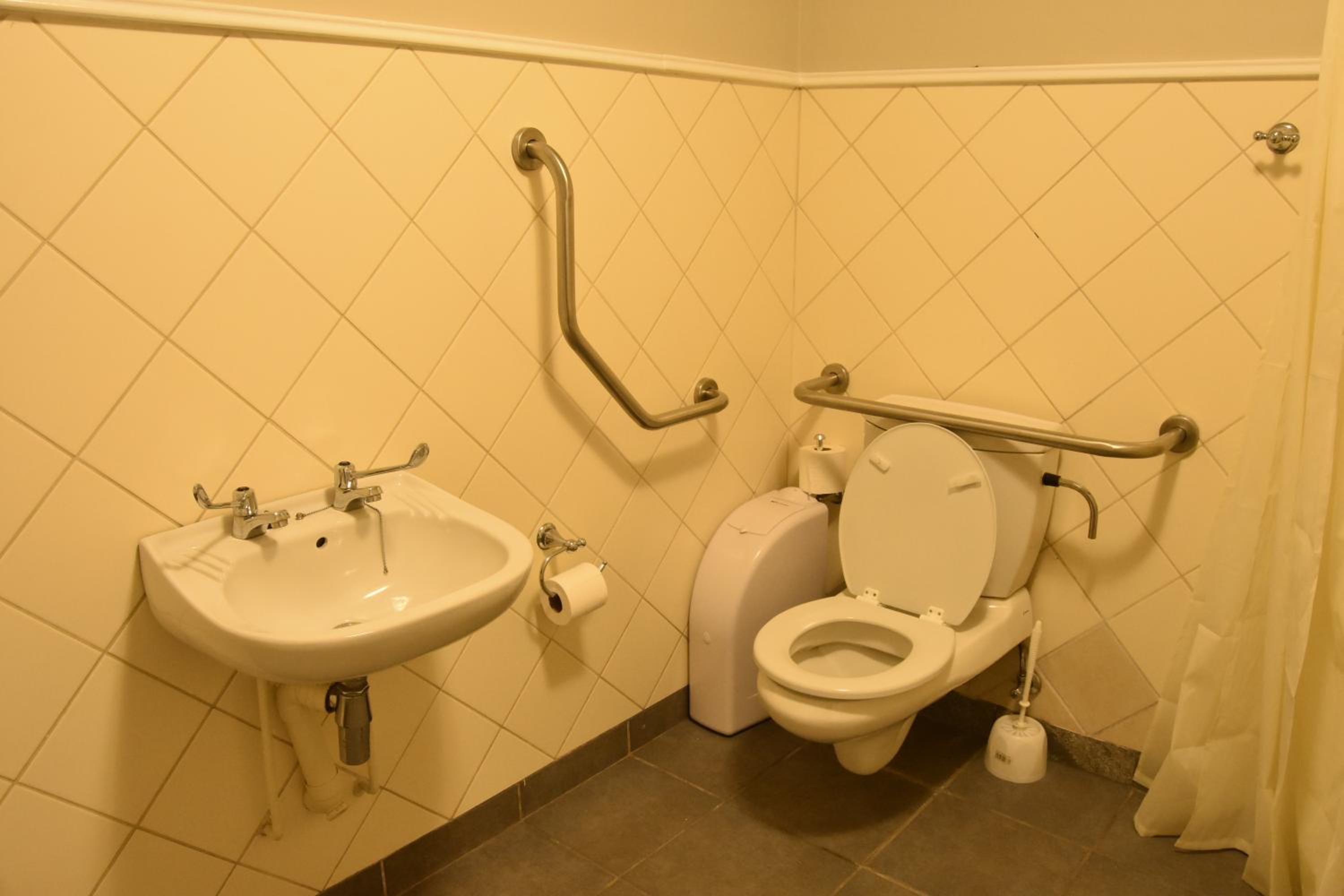 Double Room - Disability Access photo 3