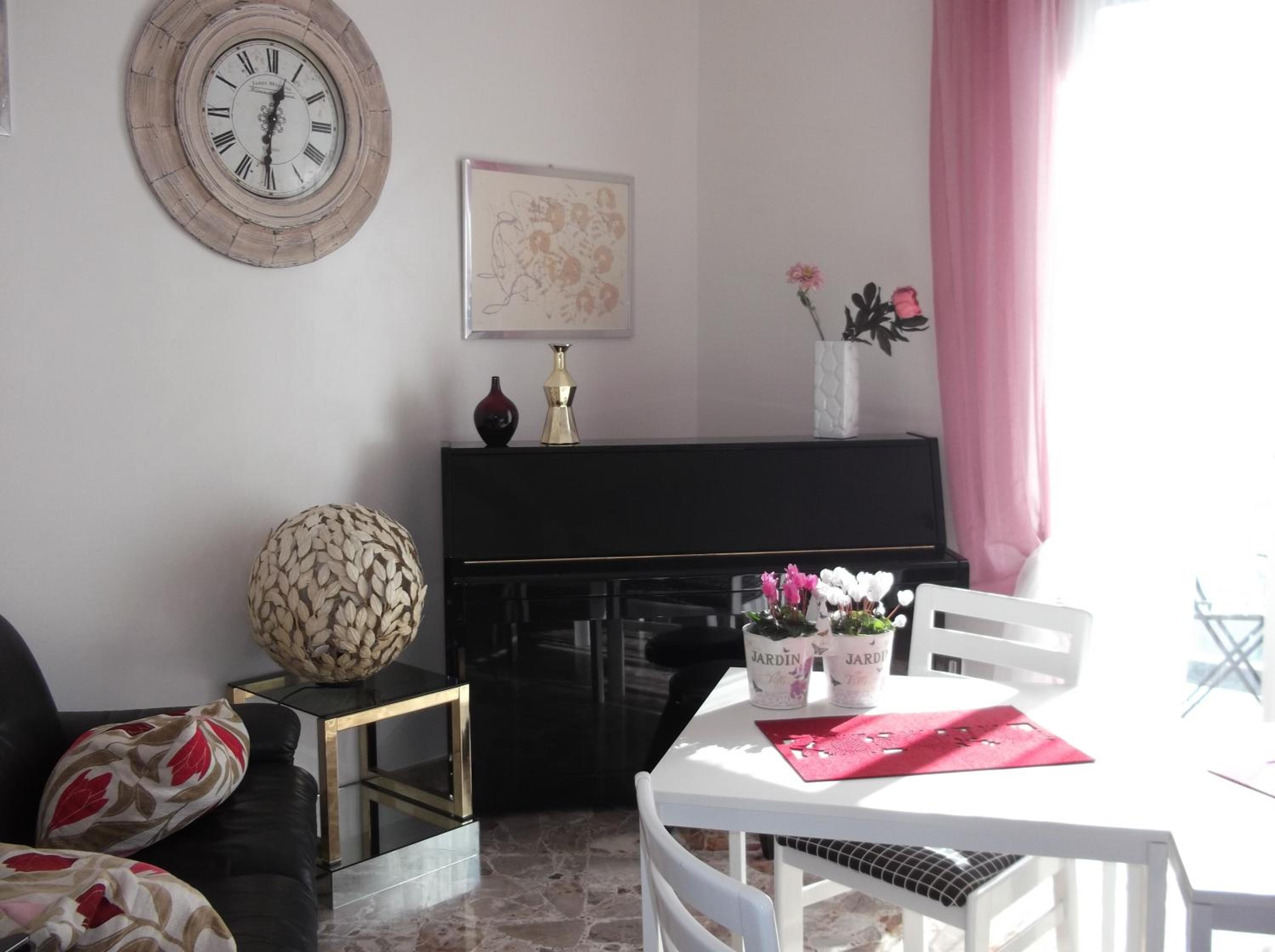 Deluxe Suite with Balcony and Sea View - Photo 10