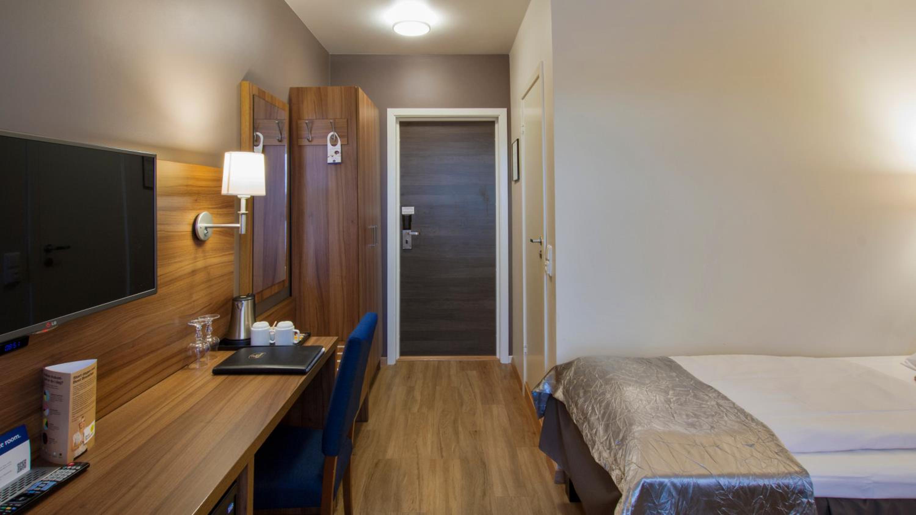 Standard Double Room - Photo 7