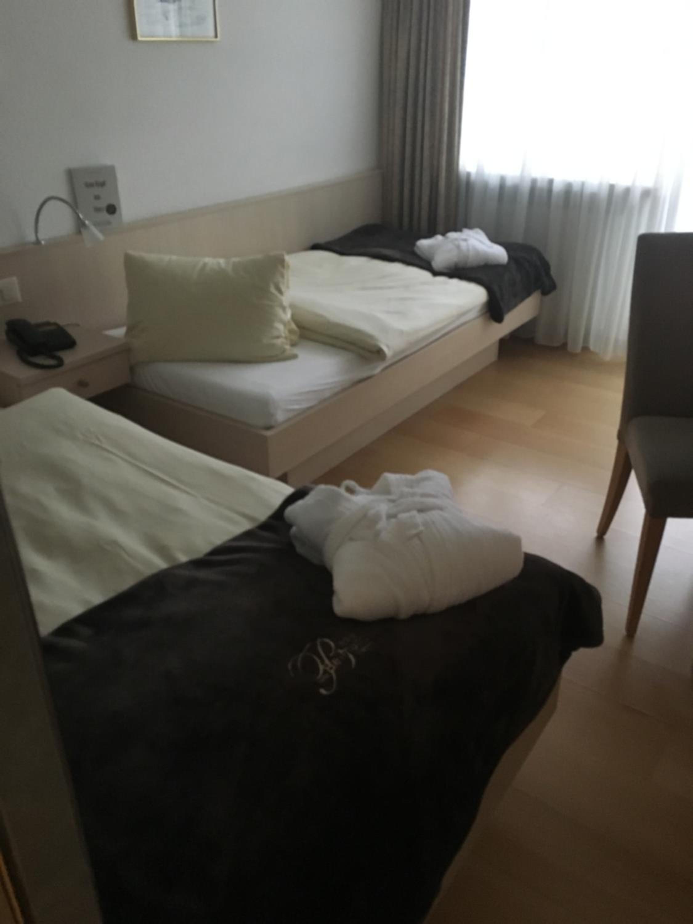 Twin Room with two single beds and Balcony - Photo 3