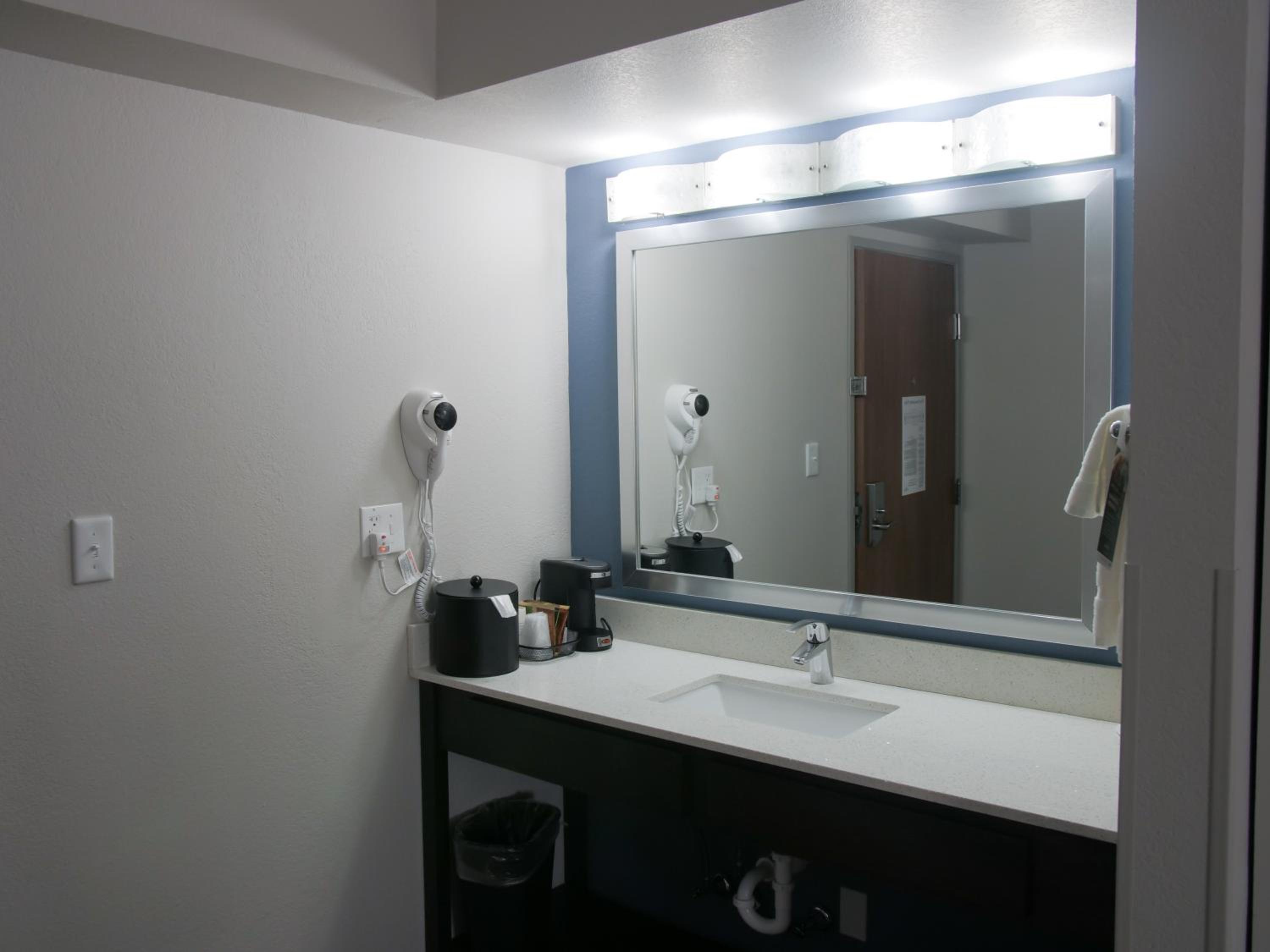 King Room - Mobility Access/Non-Smoking - Photo 6