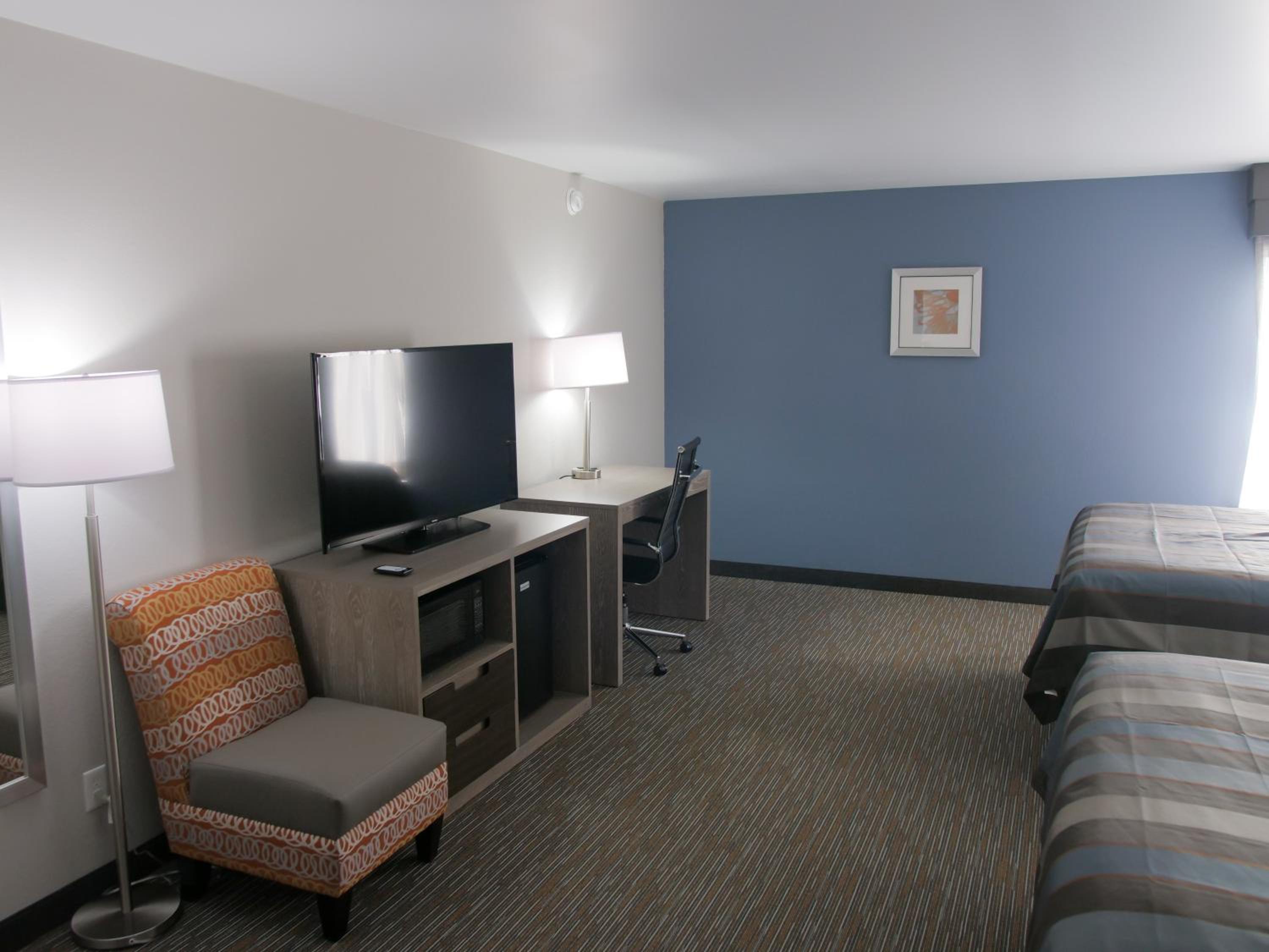 Queen Room with Two Queen Beds - Non-Smoking - Photo 3