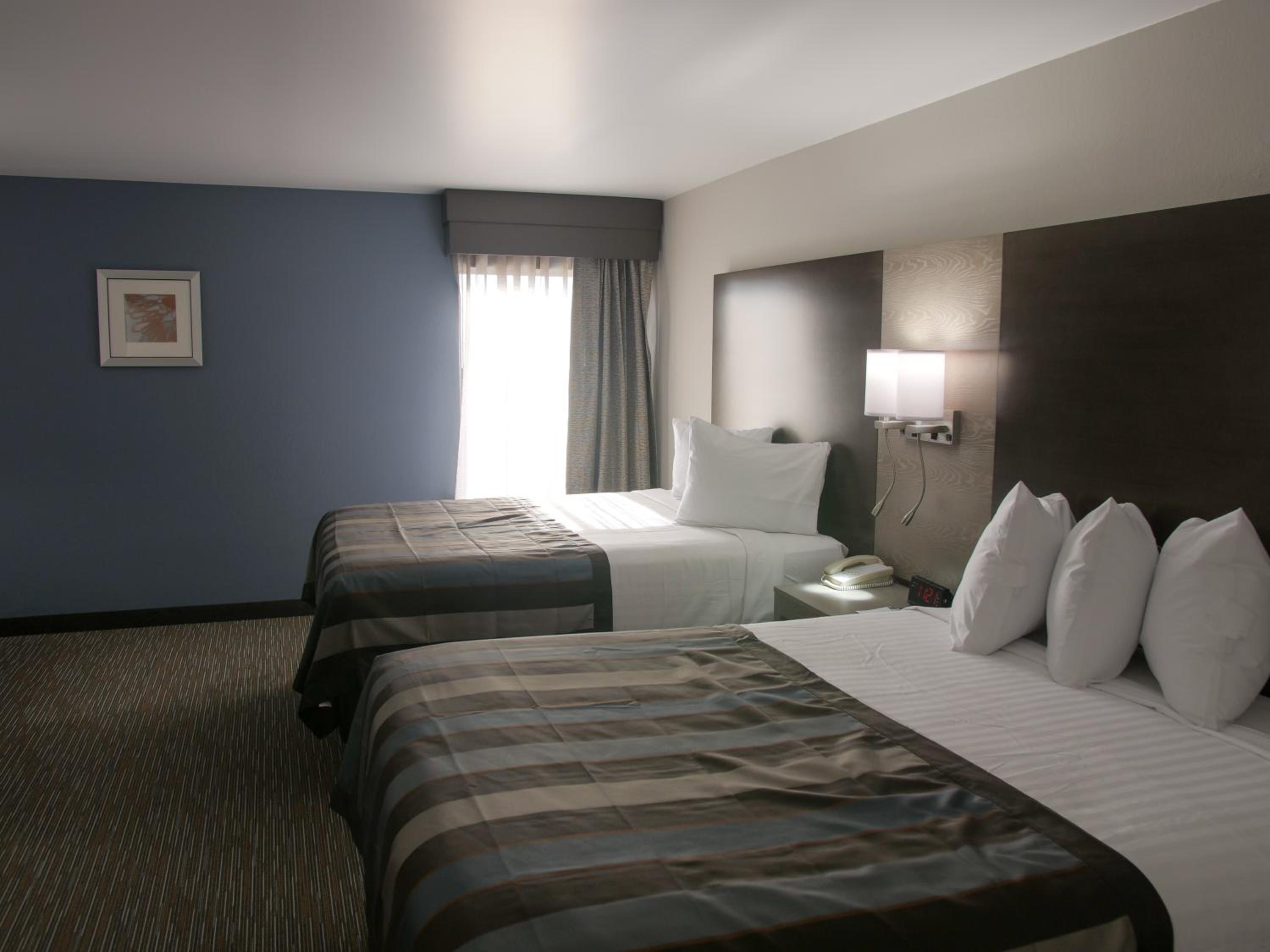 Queen Room with Two Queen Beds - Disability Access/Non-Smoking - Photo 5