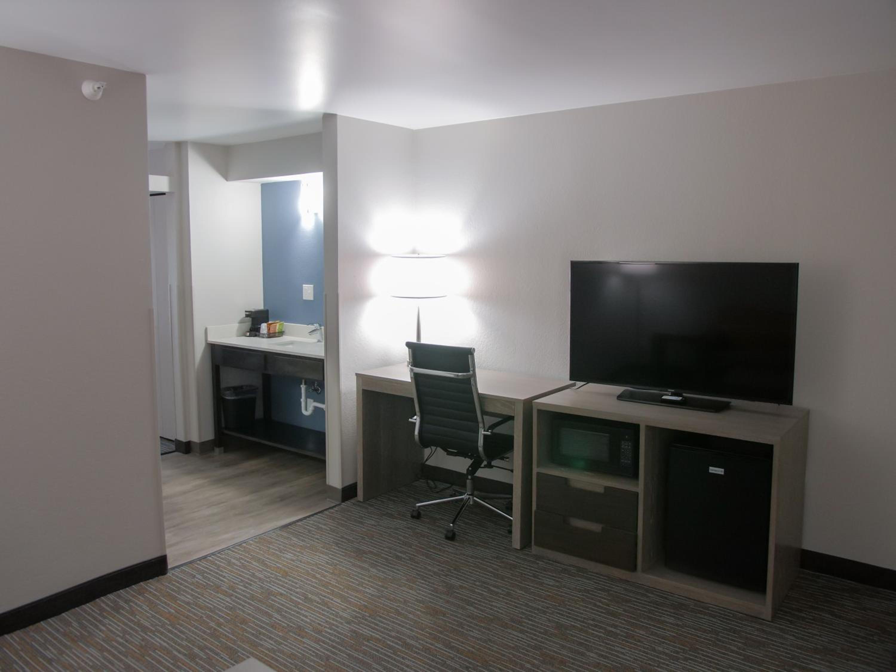One-Bedroom King Suite - Non-Smoking - Photo 6