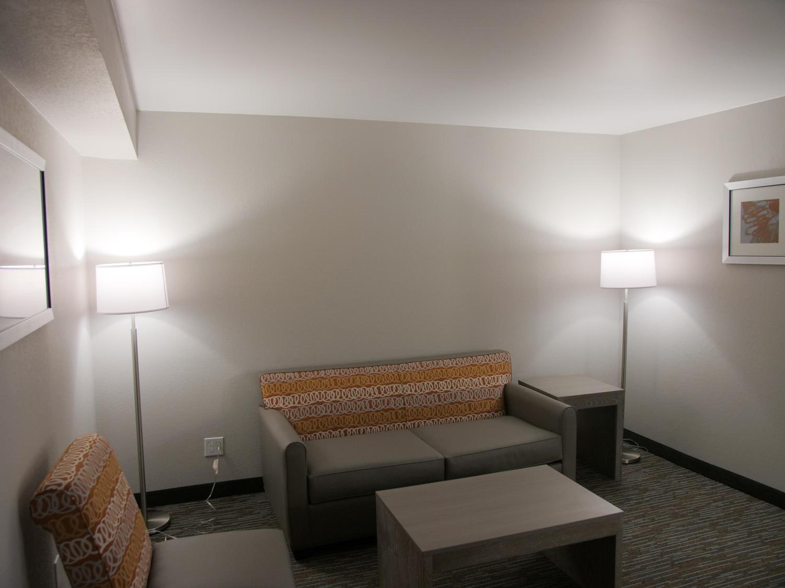 One-Bedroom King Suite - Non-Smoking - Photo 7