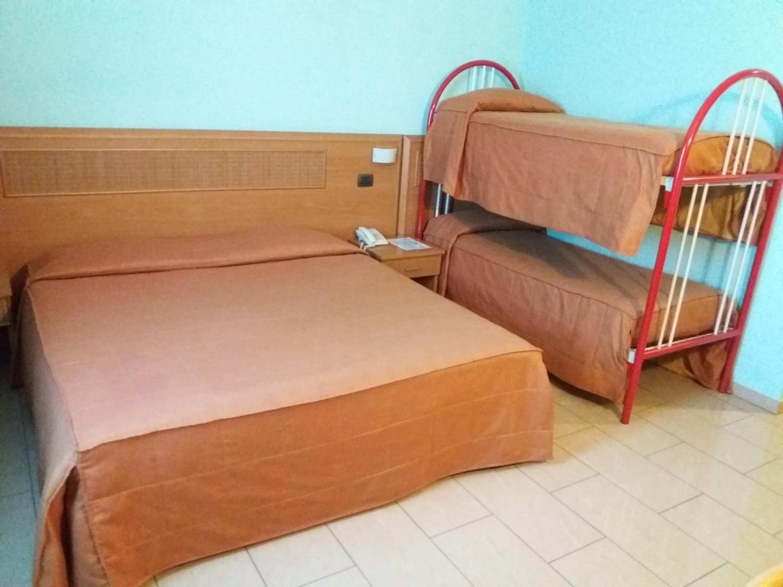 Quadruple Room - Photo 1