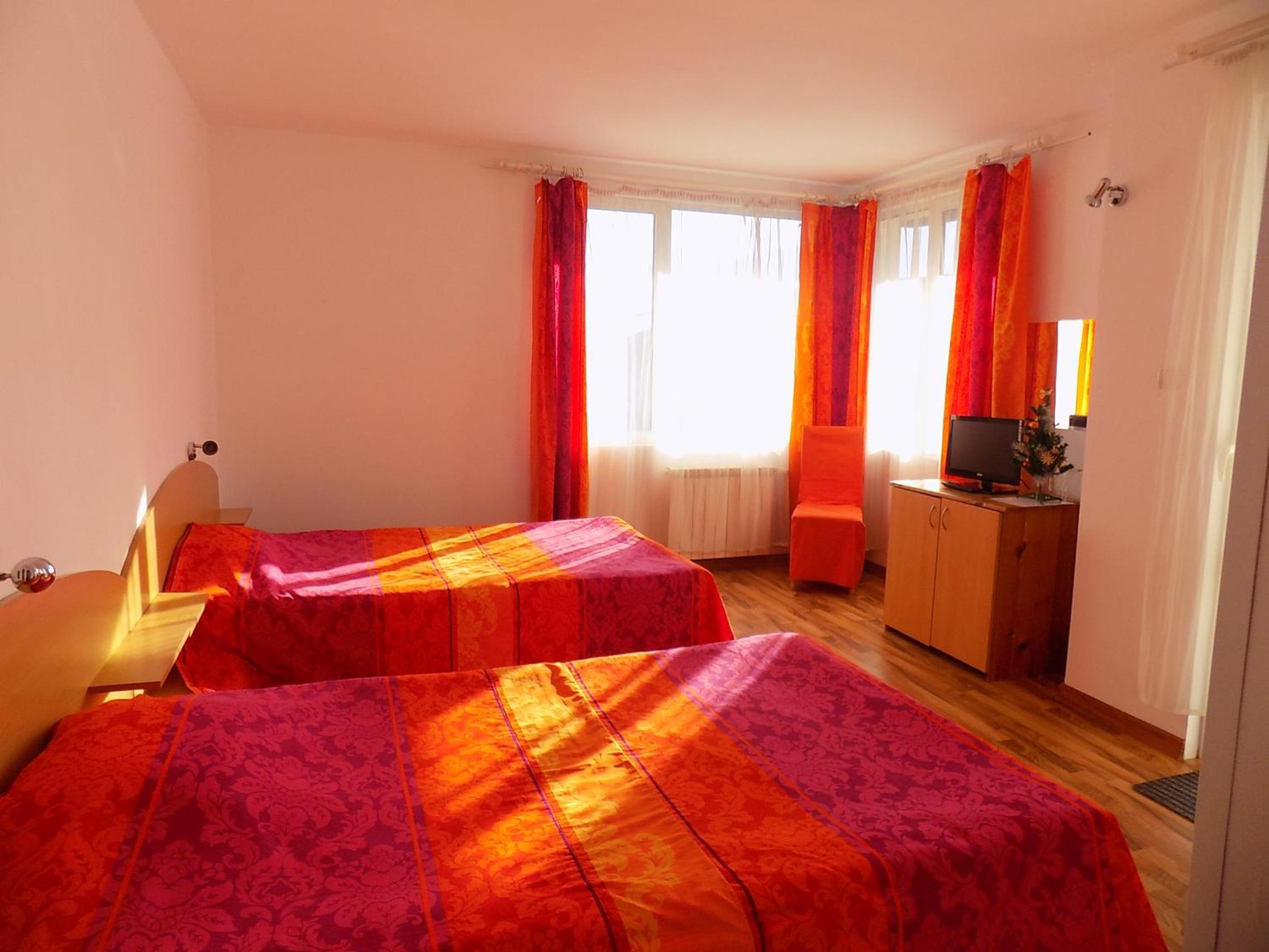 Double or Twin Room - Photo 4