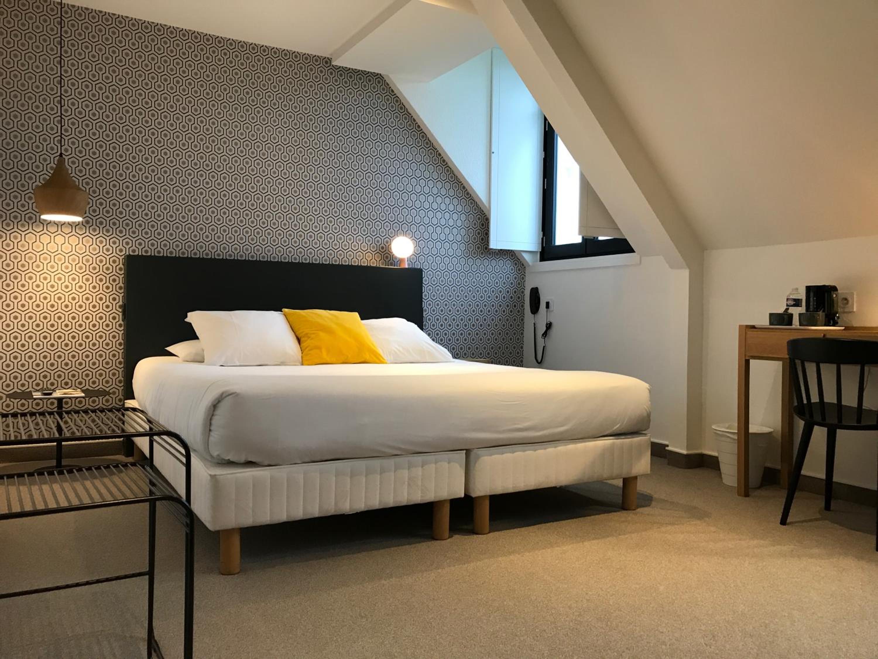 Superior Double Room - Garden Side & Sea View - Photo 4