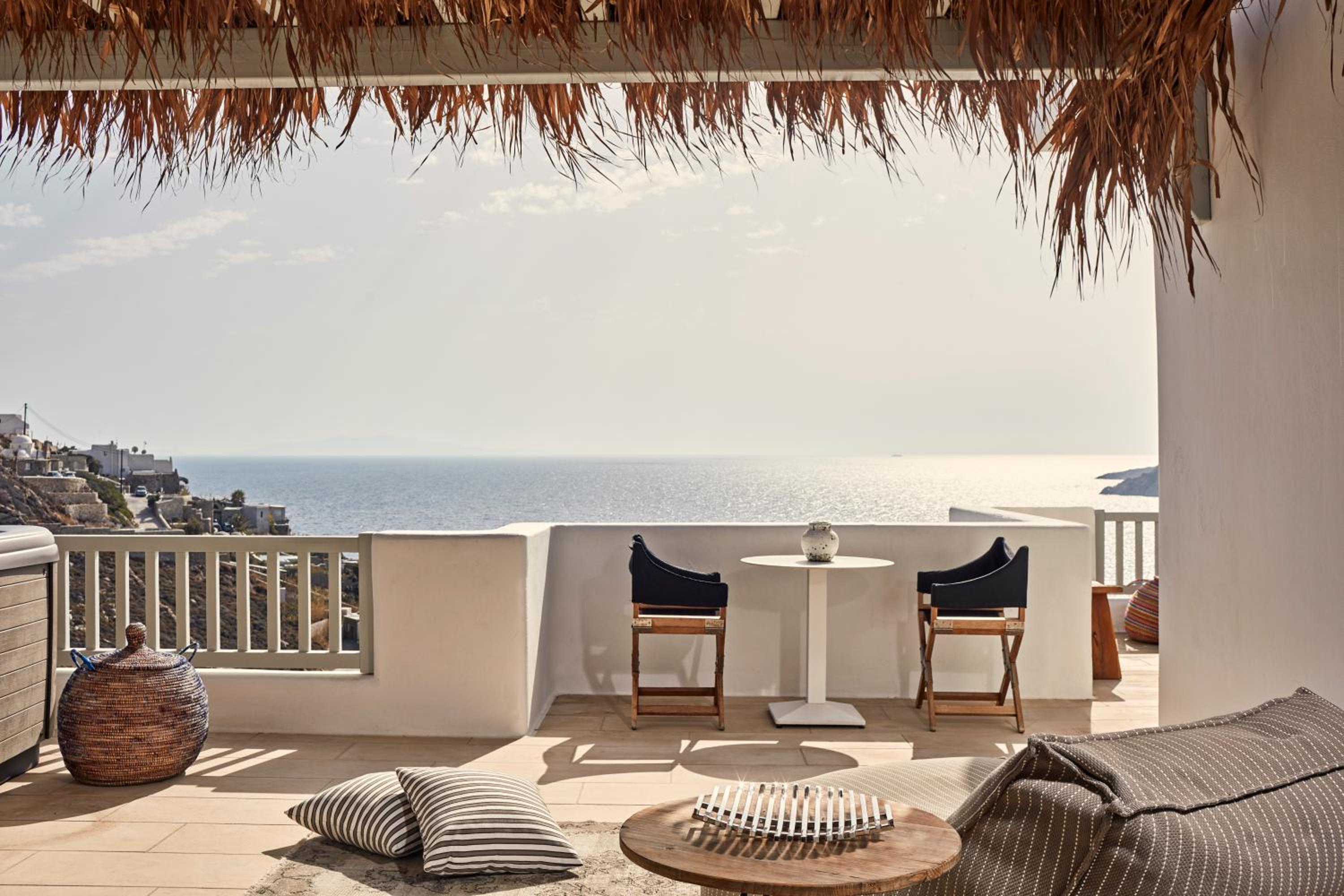 Elegant Suite with Sea View and Hot Tub