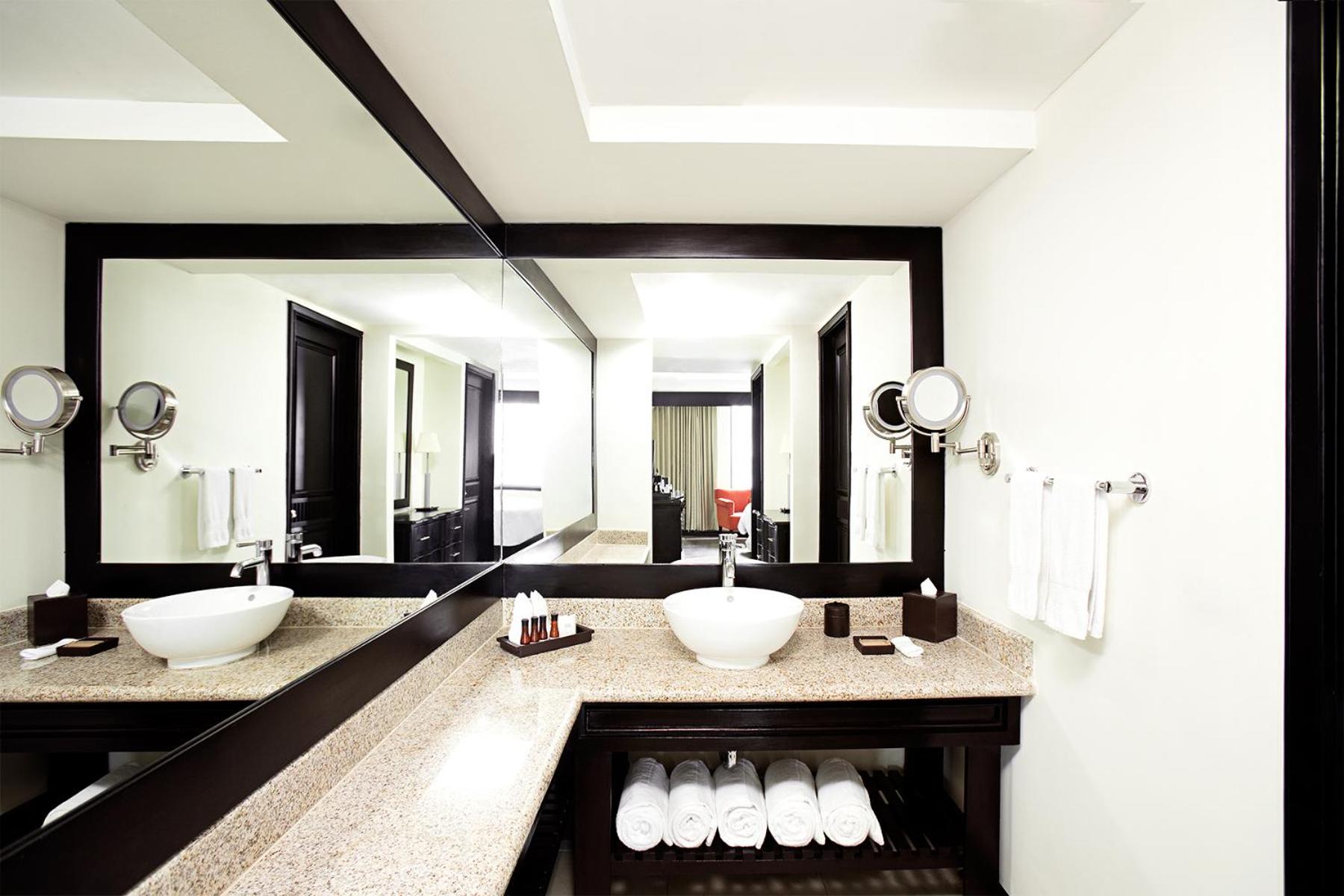 Deluxe Suite - Photo 5