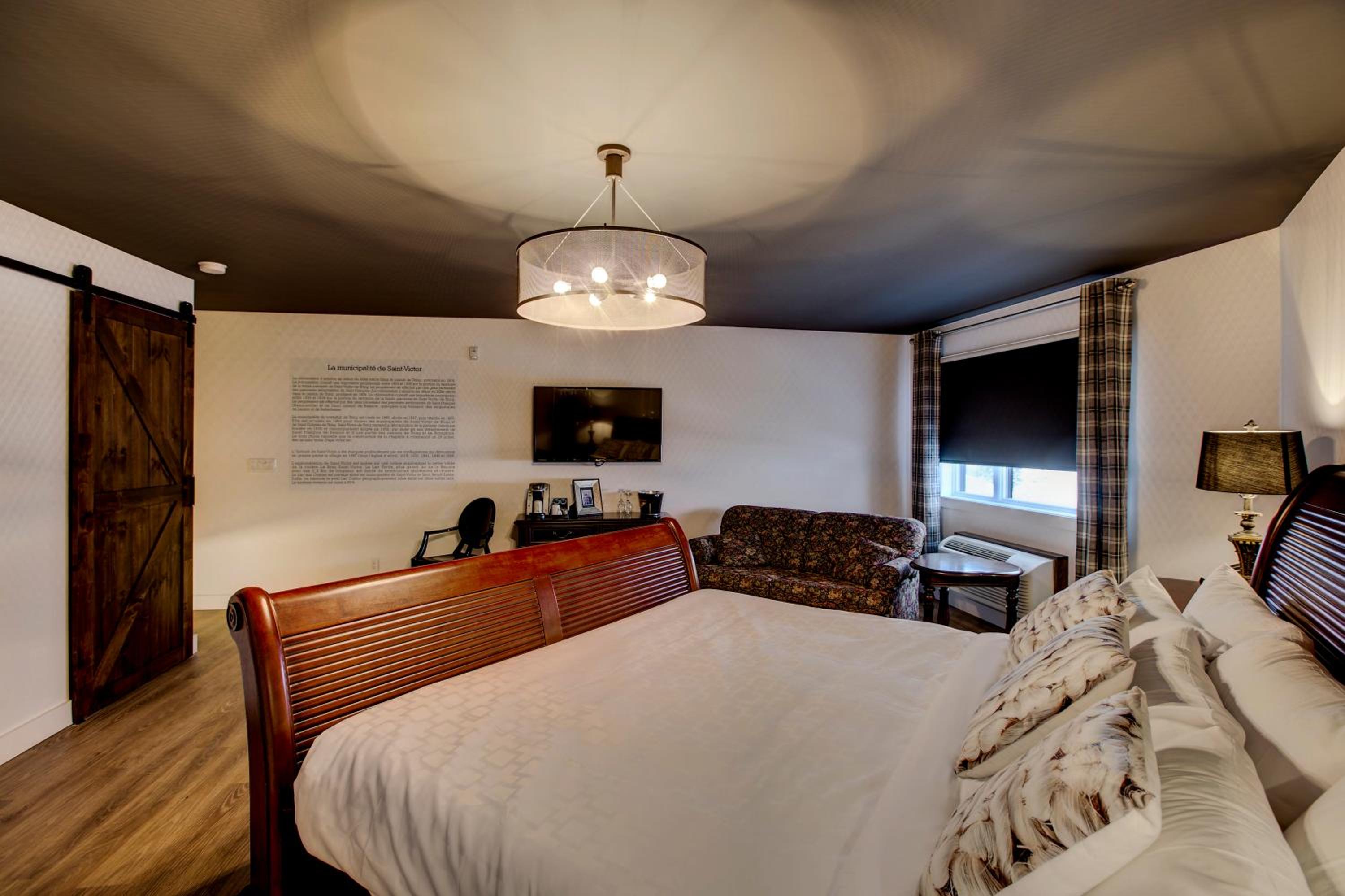 King Suite with Sofa Bed (St Victor)