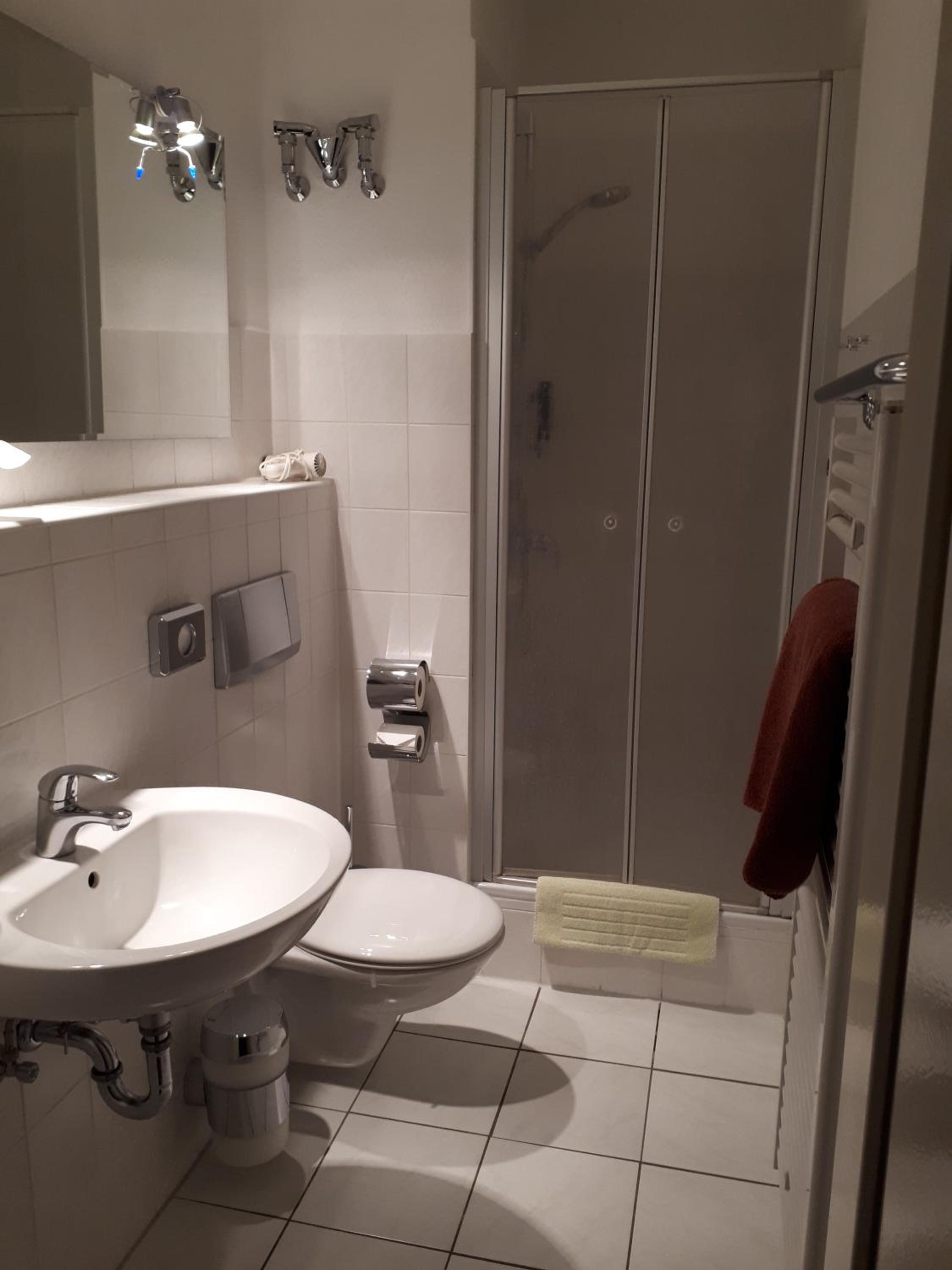 Twin Room with Shower photo 3