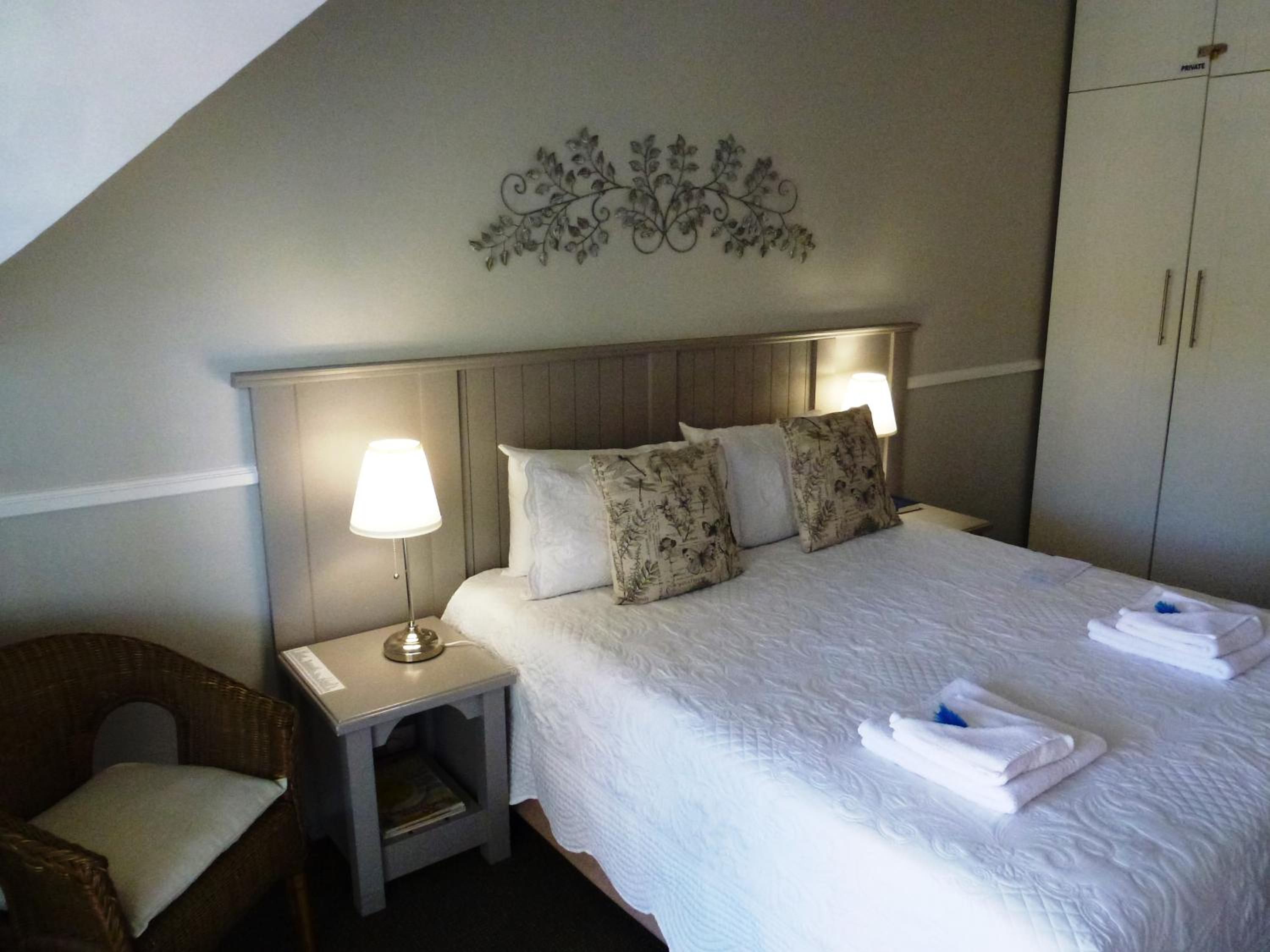 First Floor Queen Bed Room - Photo 10