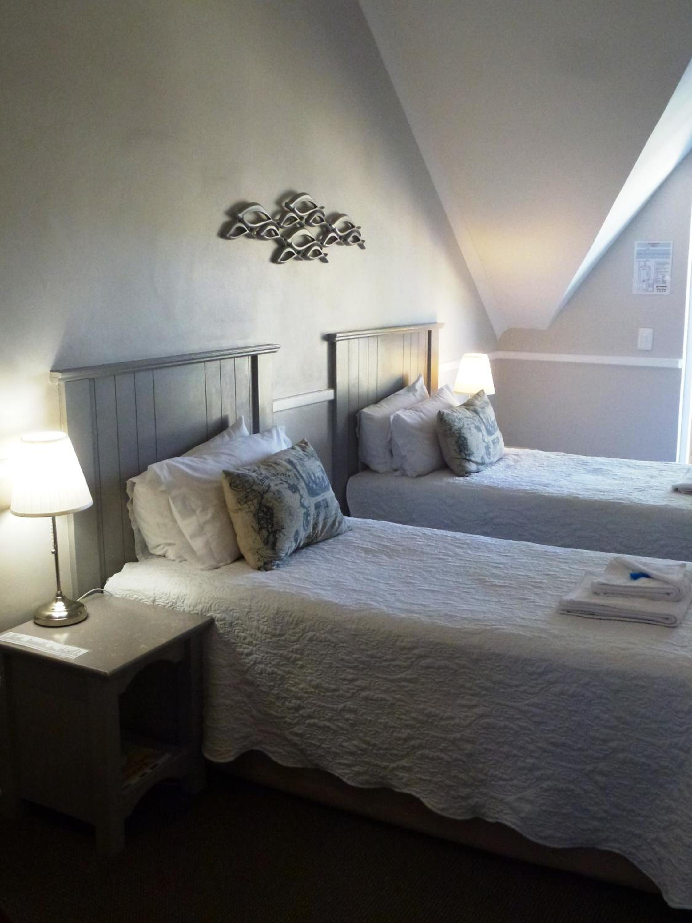 First Floor Two Single Beds Room - Photo 10