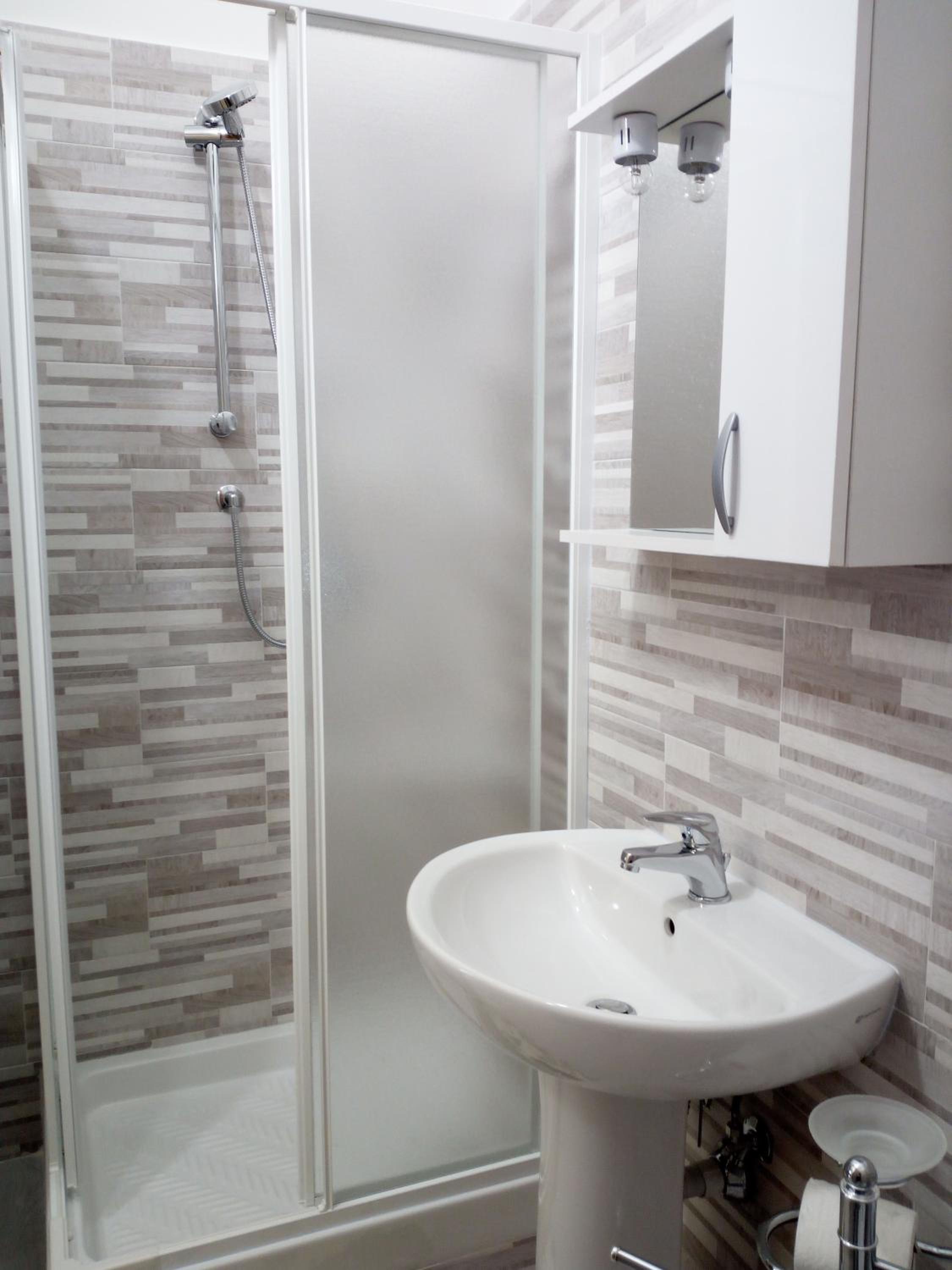 Family Room with Private Bathroom photo 2