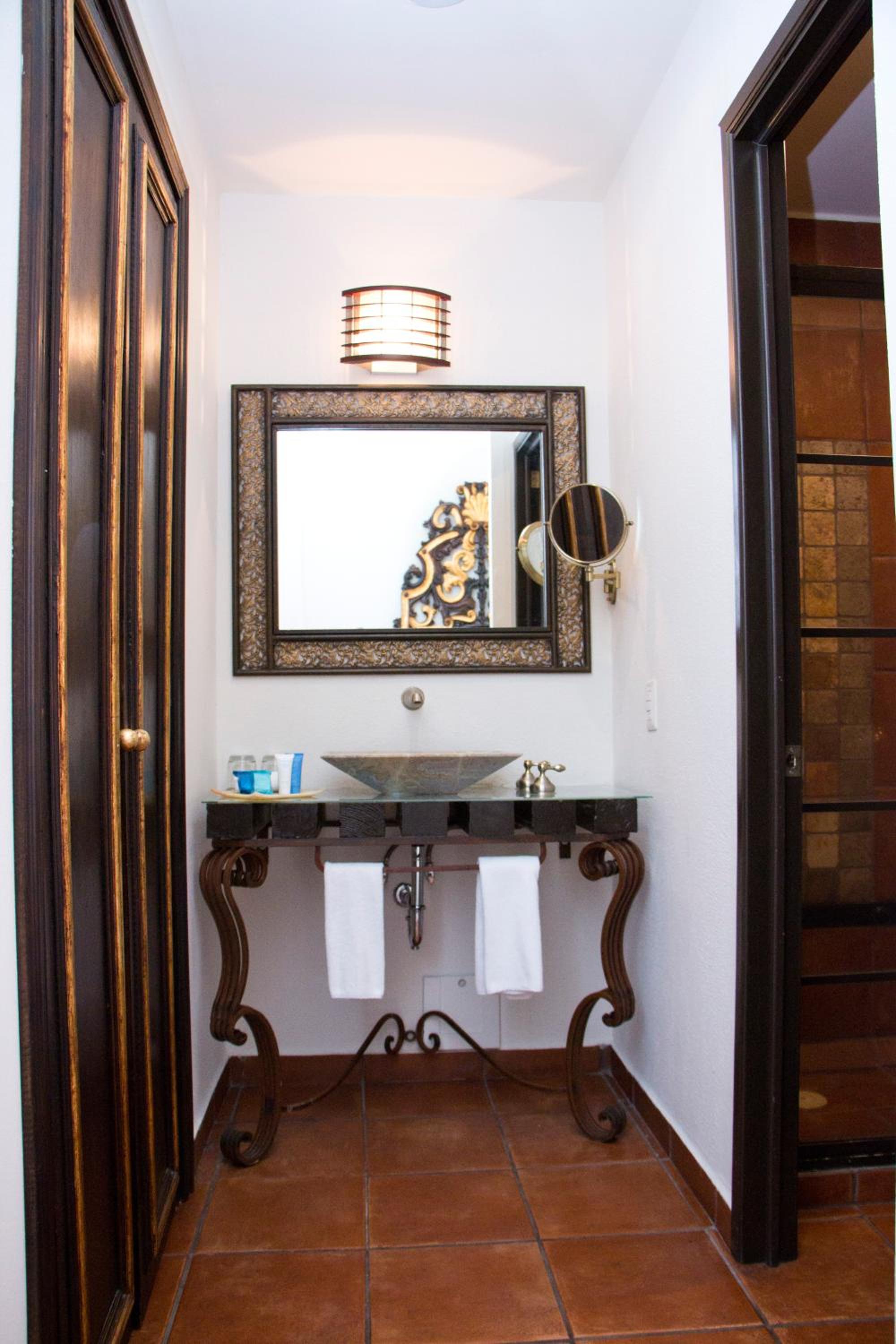 Twin Room - Photo 10