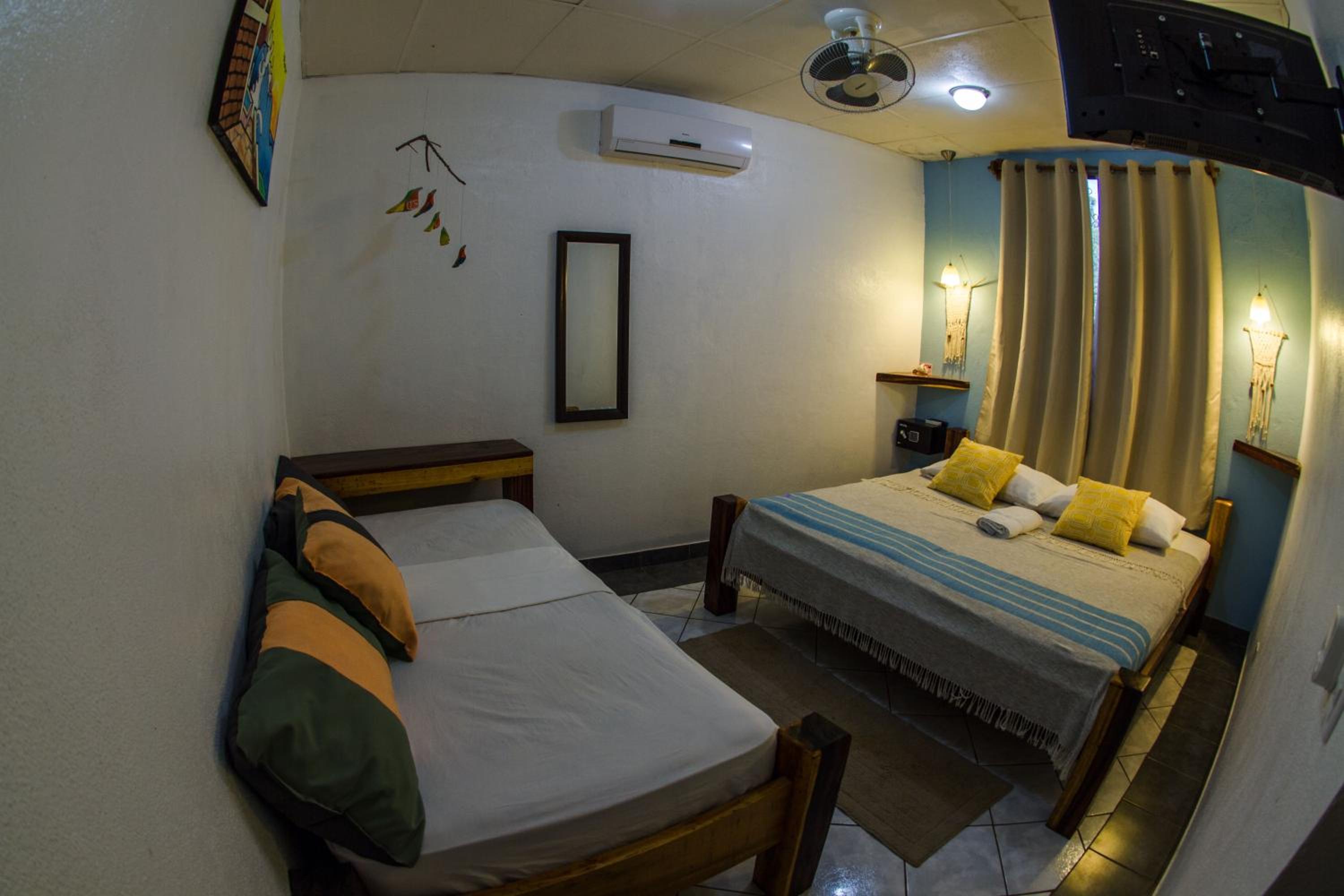 Basic Triple Room with Shared Bathroom photo 1