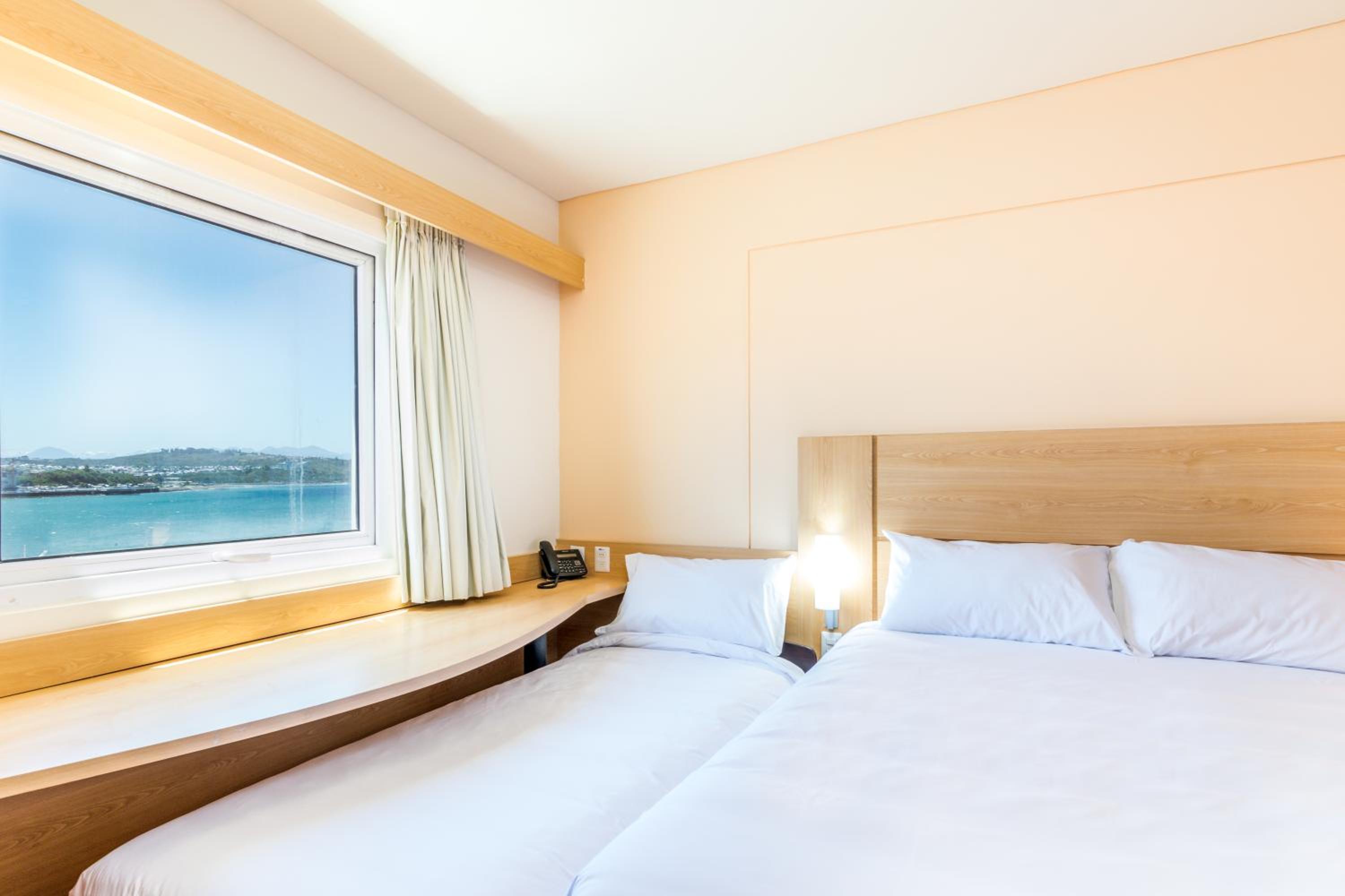 Standard Double Room with Child Bed photo 3