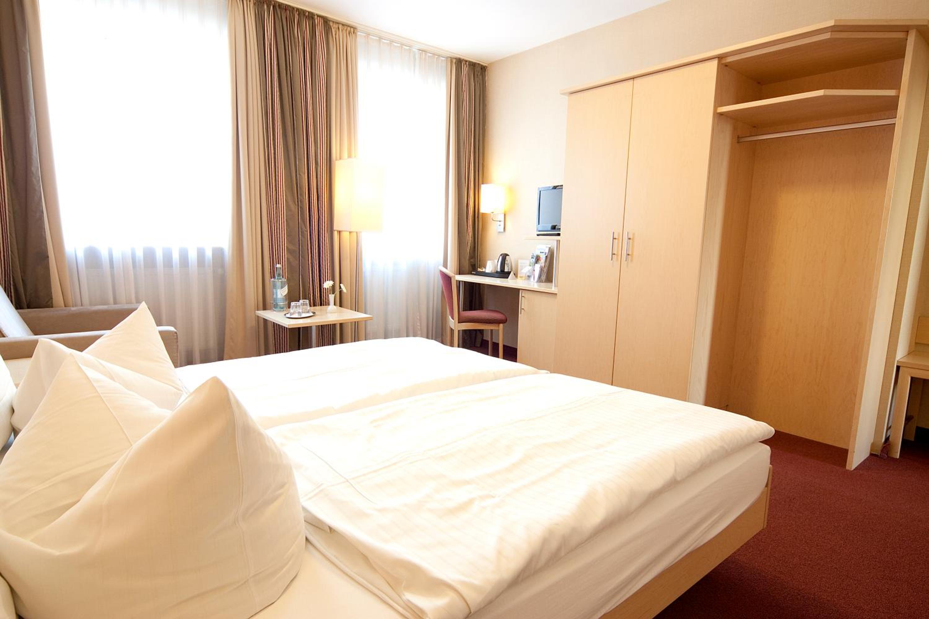 Standard Double Room photo 3