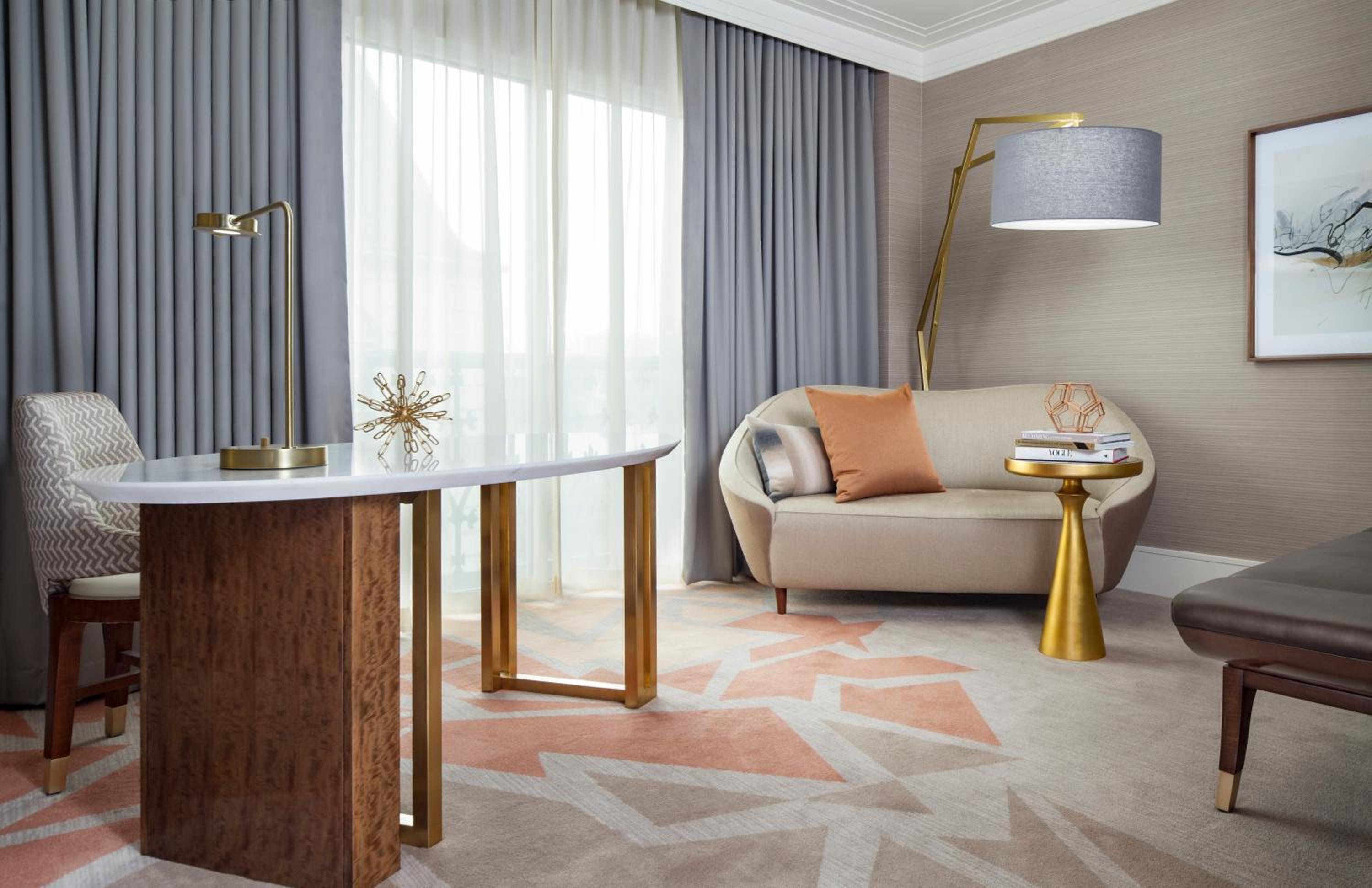 Deluxe King Room - Photo 7
