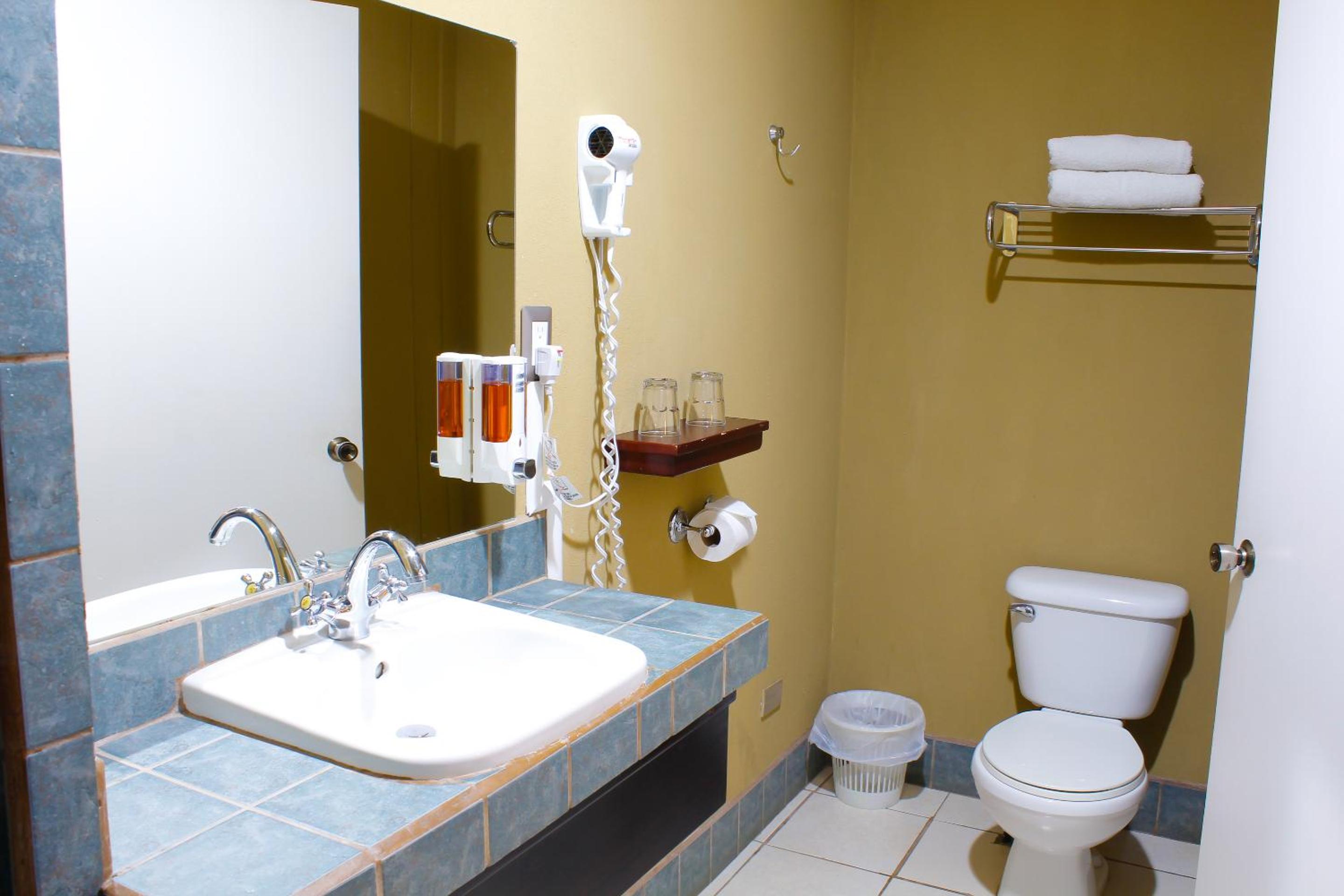 Double Room with 2 Double Beds - Non-Smoking photo 2