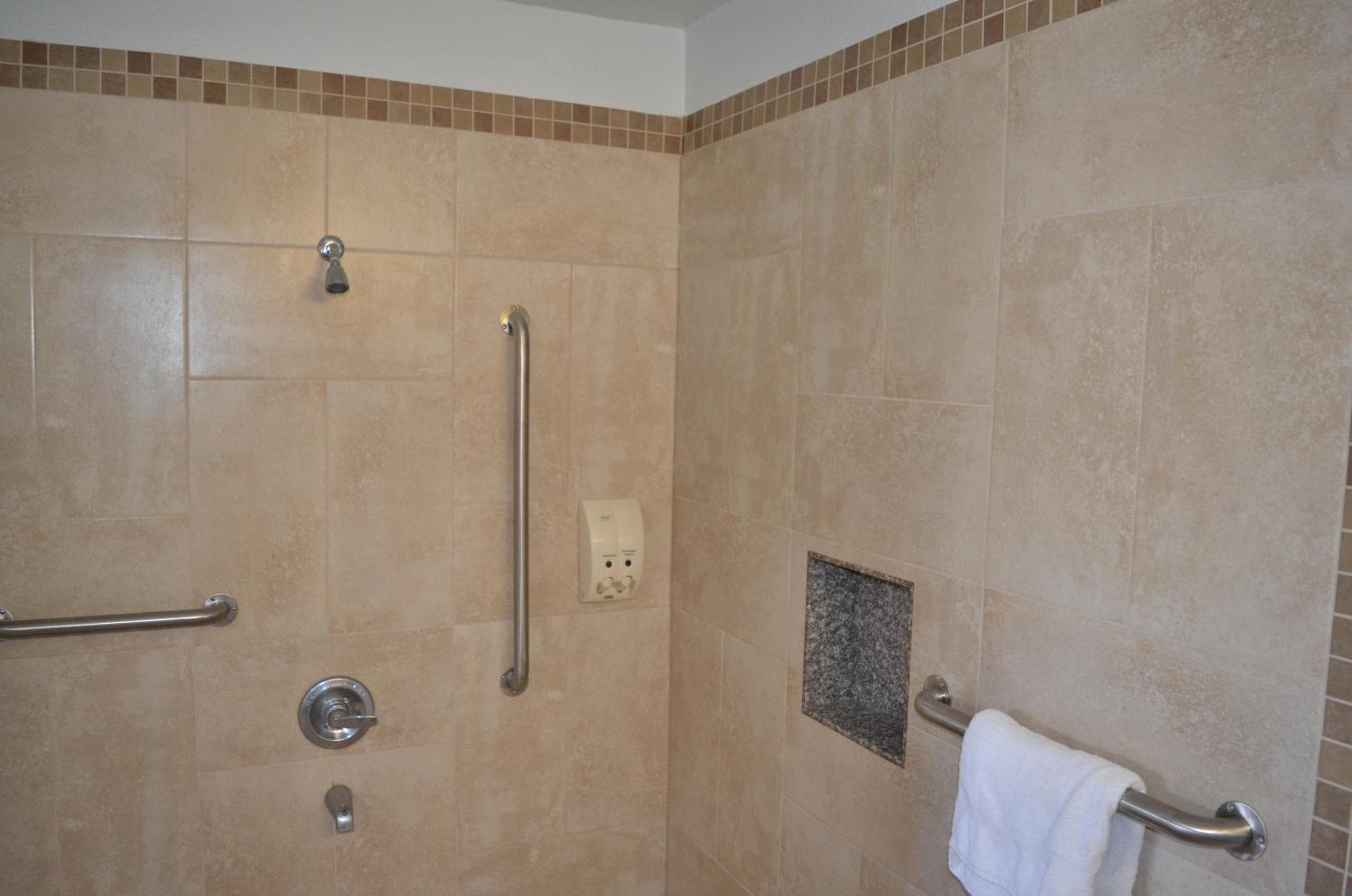 King Room - Disability Access photo 2