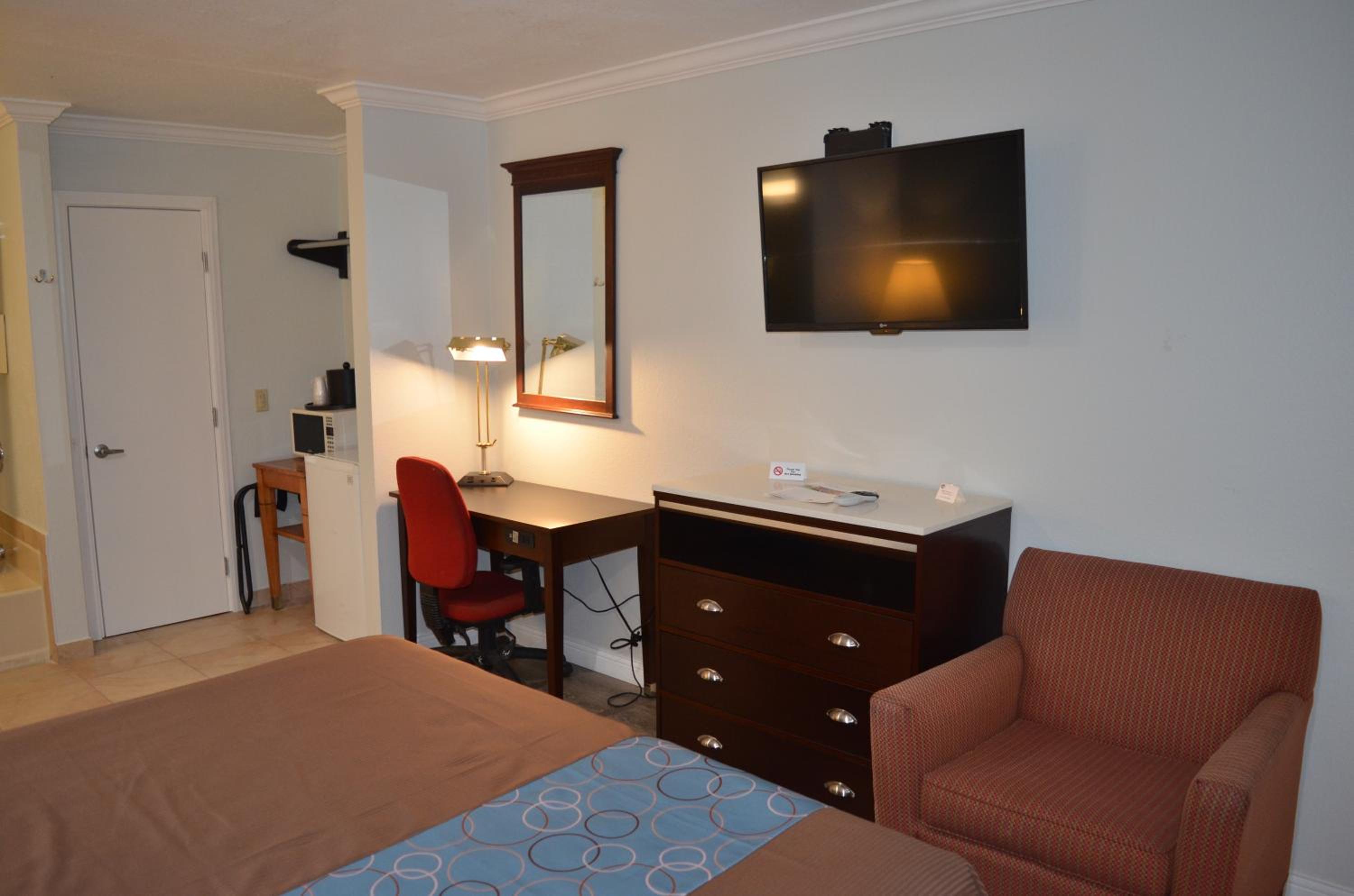 Queen Room with Two Queen Beds photo 1