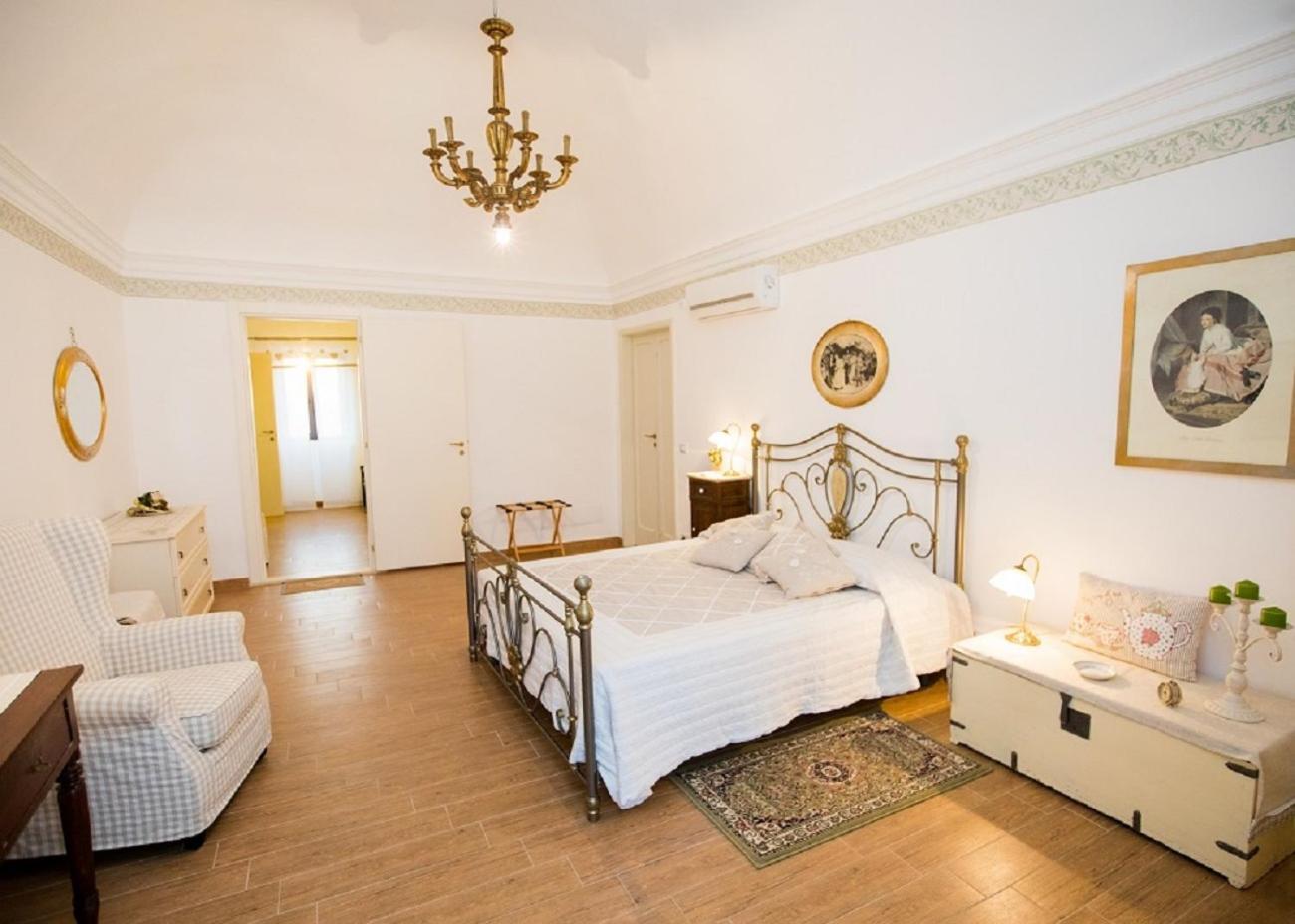 Family Room with Balcony photo 3