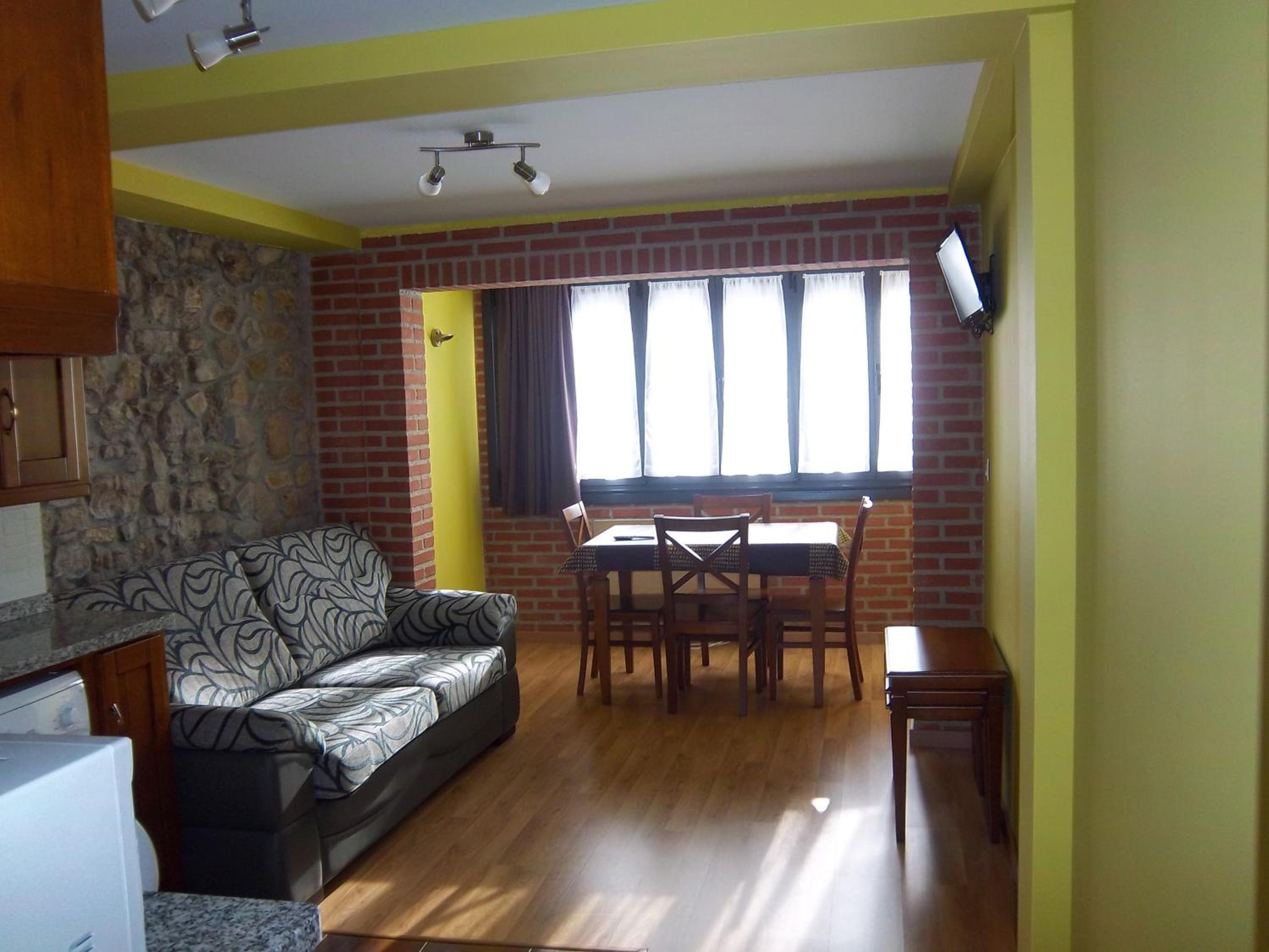 One-Bedroom Apartment (3 Adults)- First Floor photo 3
