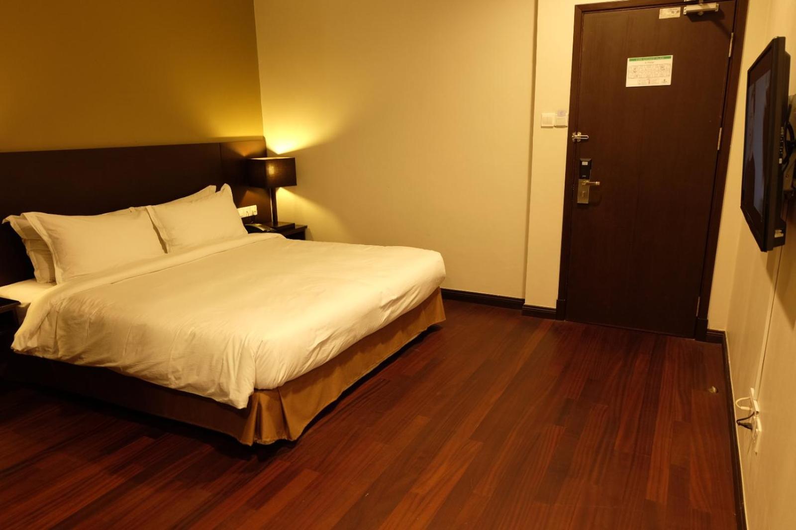 Standard King Room photo 3