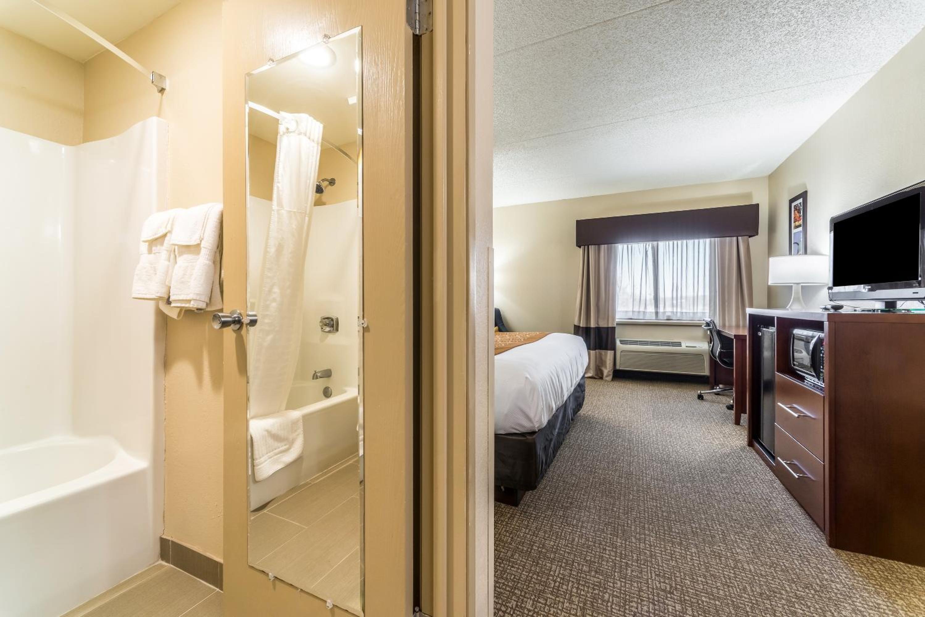 King Room - Non-Smoking - Photo 1