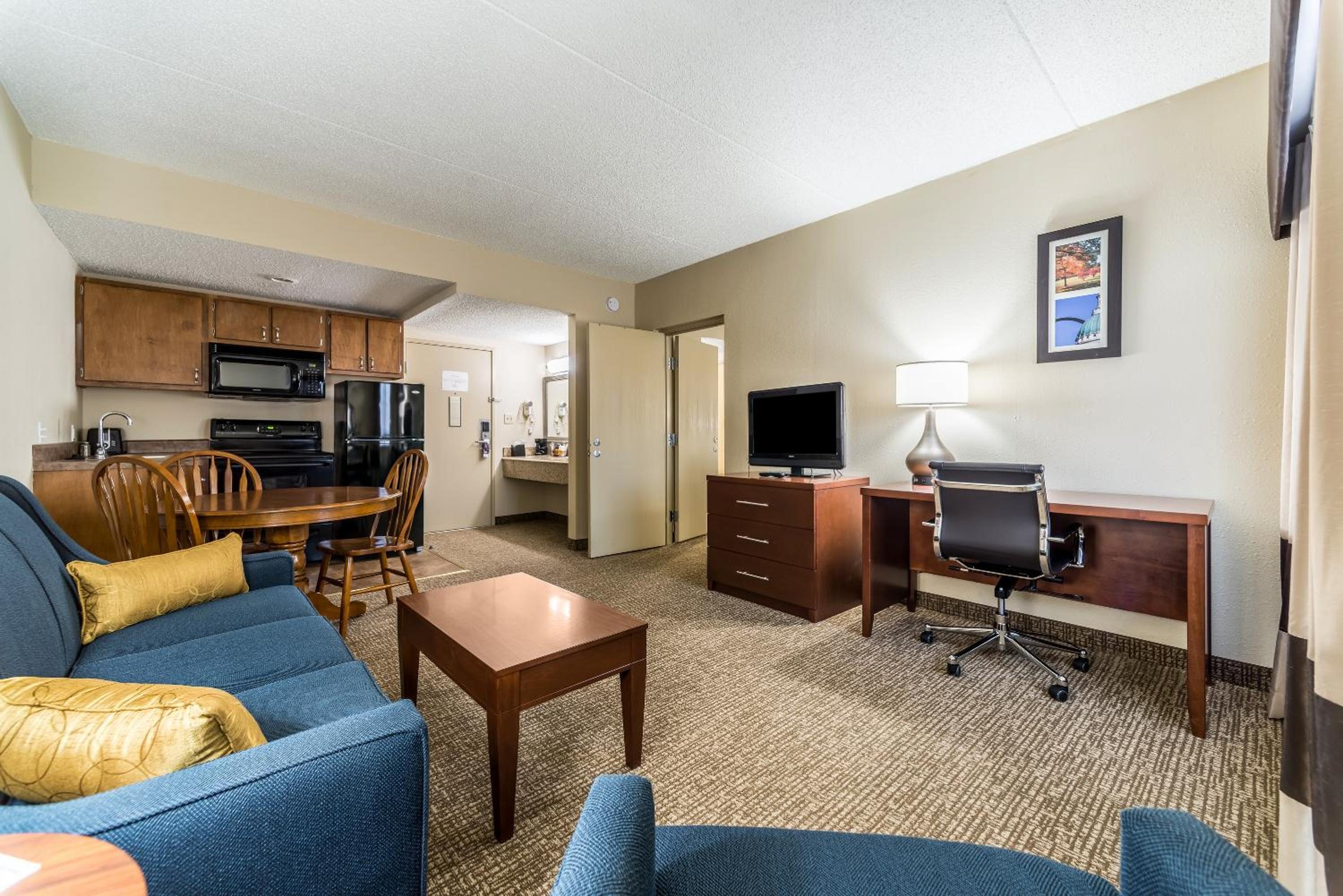 Superior King Suite - Non-Smoking - Photo 2